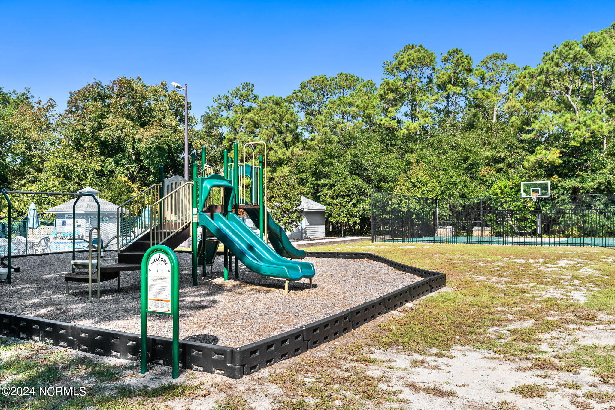 2988 Island Drive SE