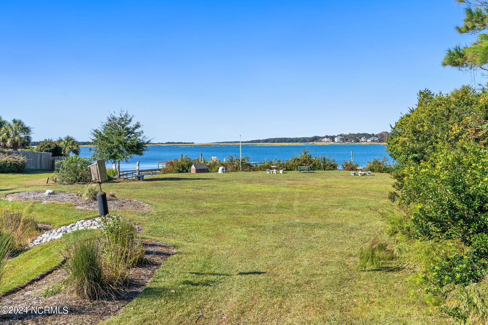 2988 Island Drive SE