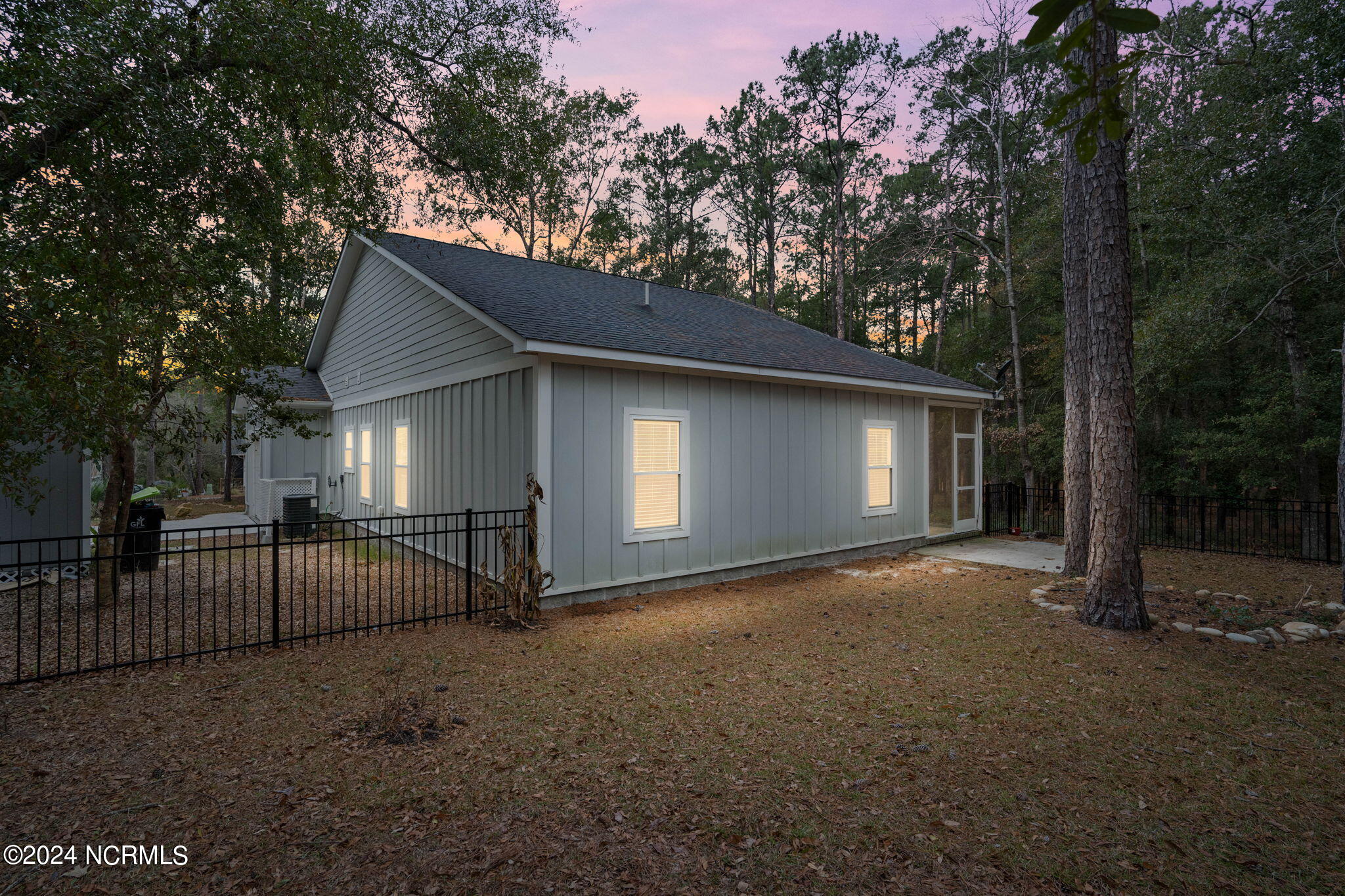 2988 Island Drive SE