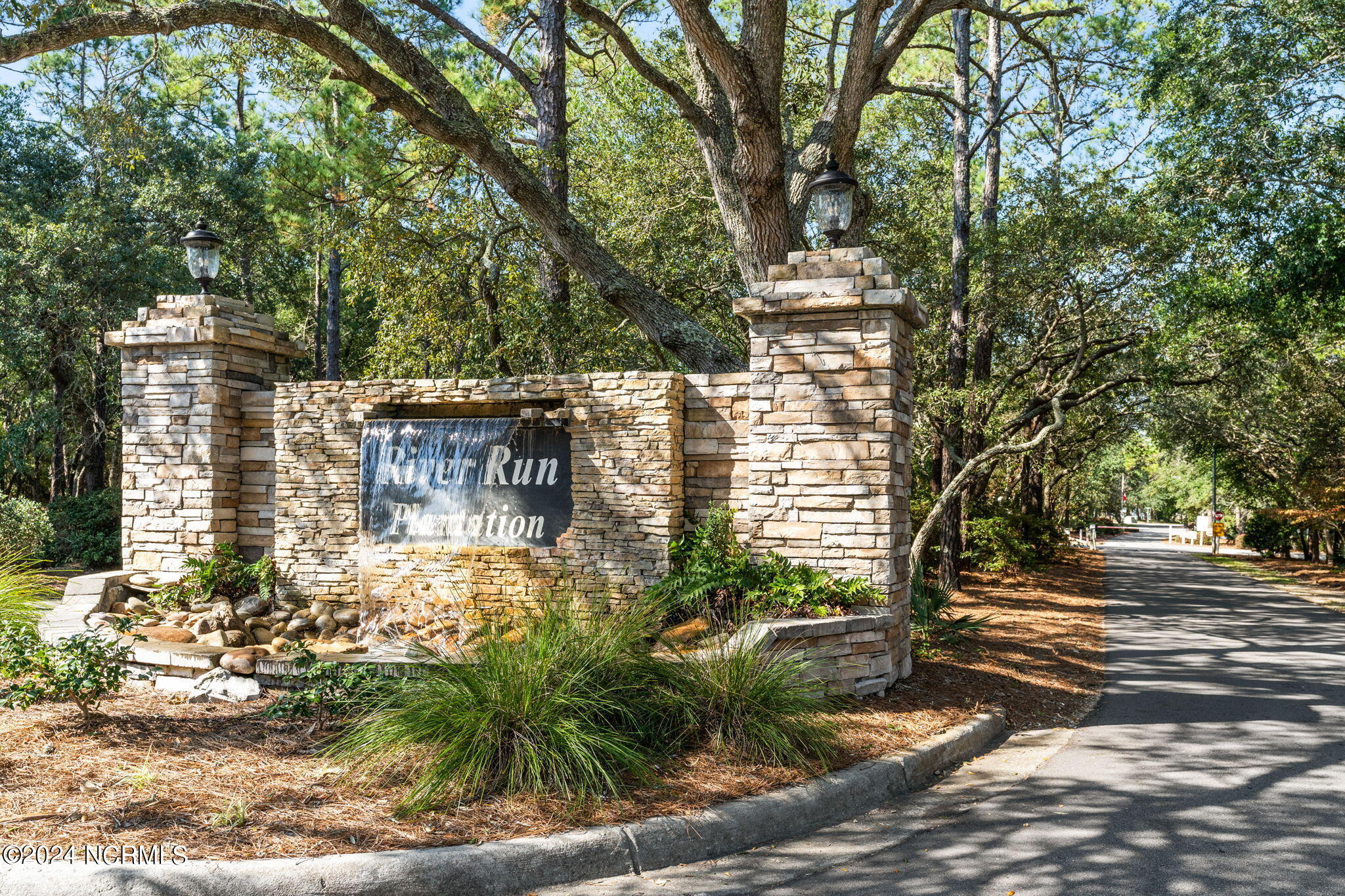 2988 Island Drive SE