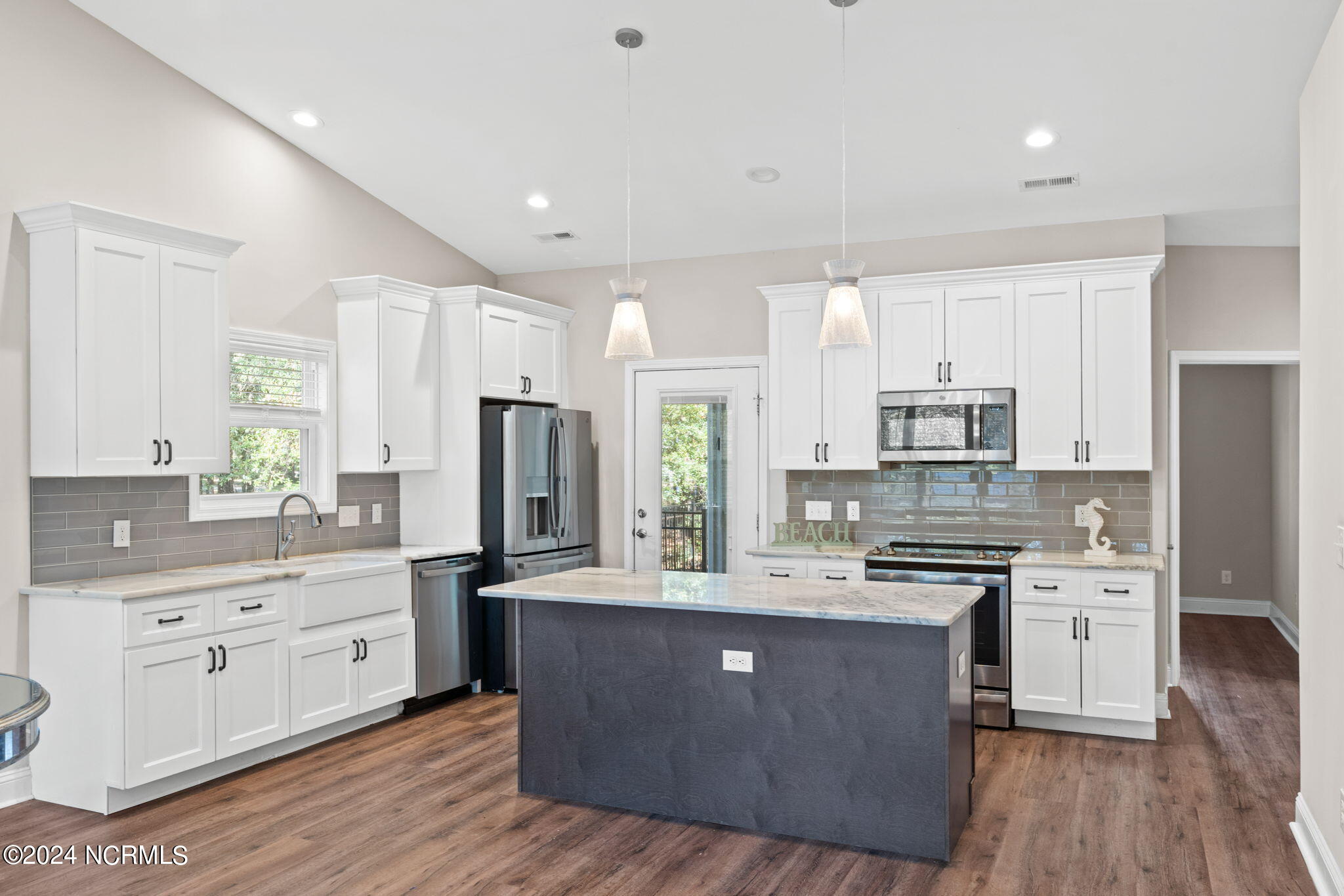 2988 Island Drive SE