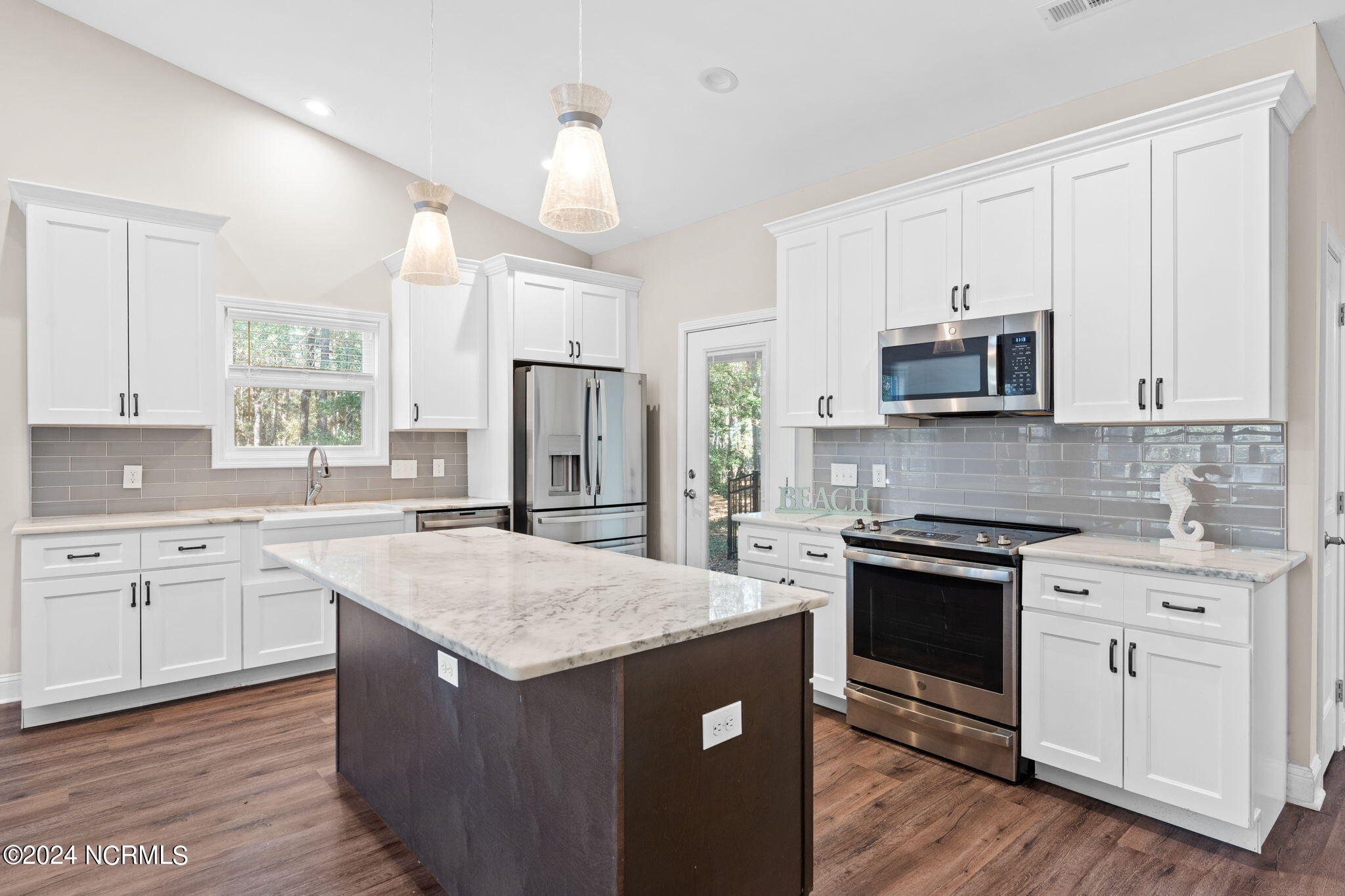 2988 Island Drive SE