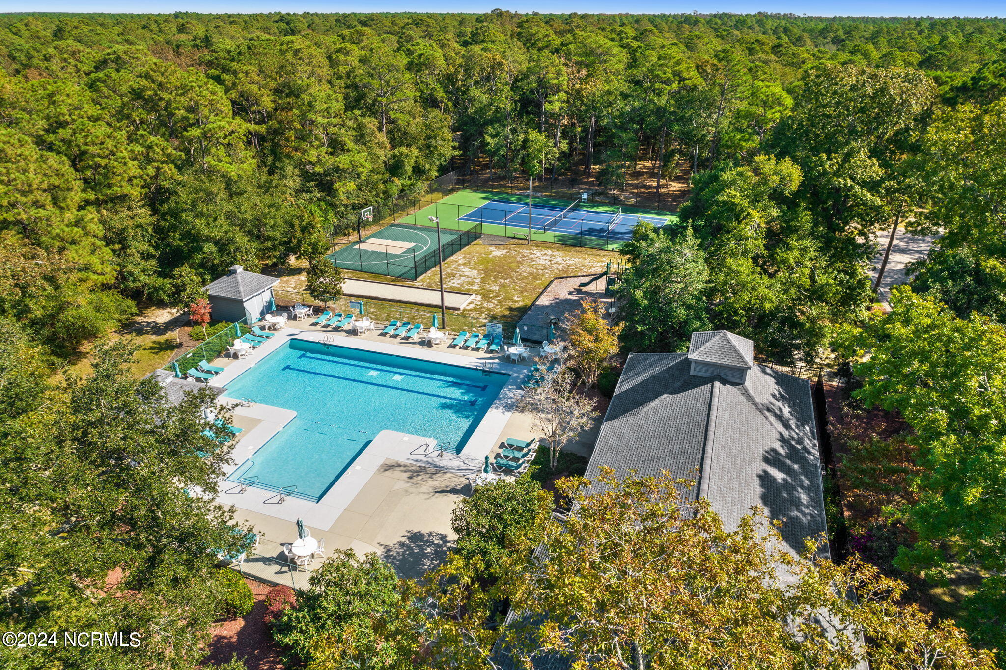 2988 Island Drive SE