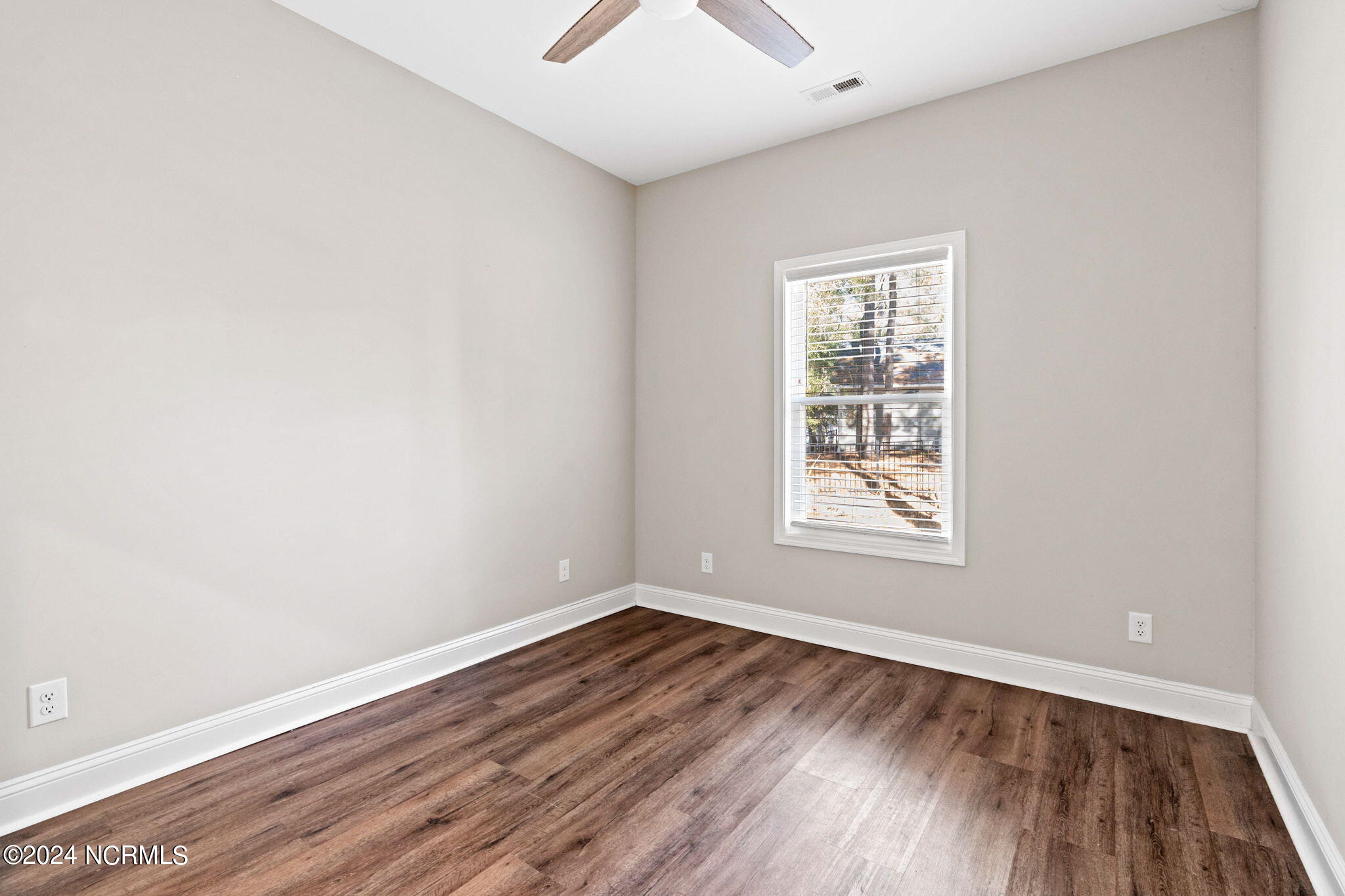 2988 Island Drive SE