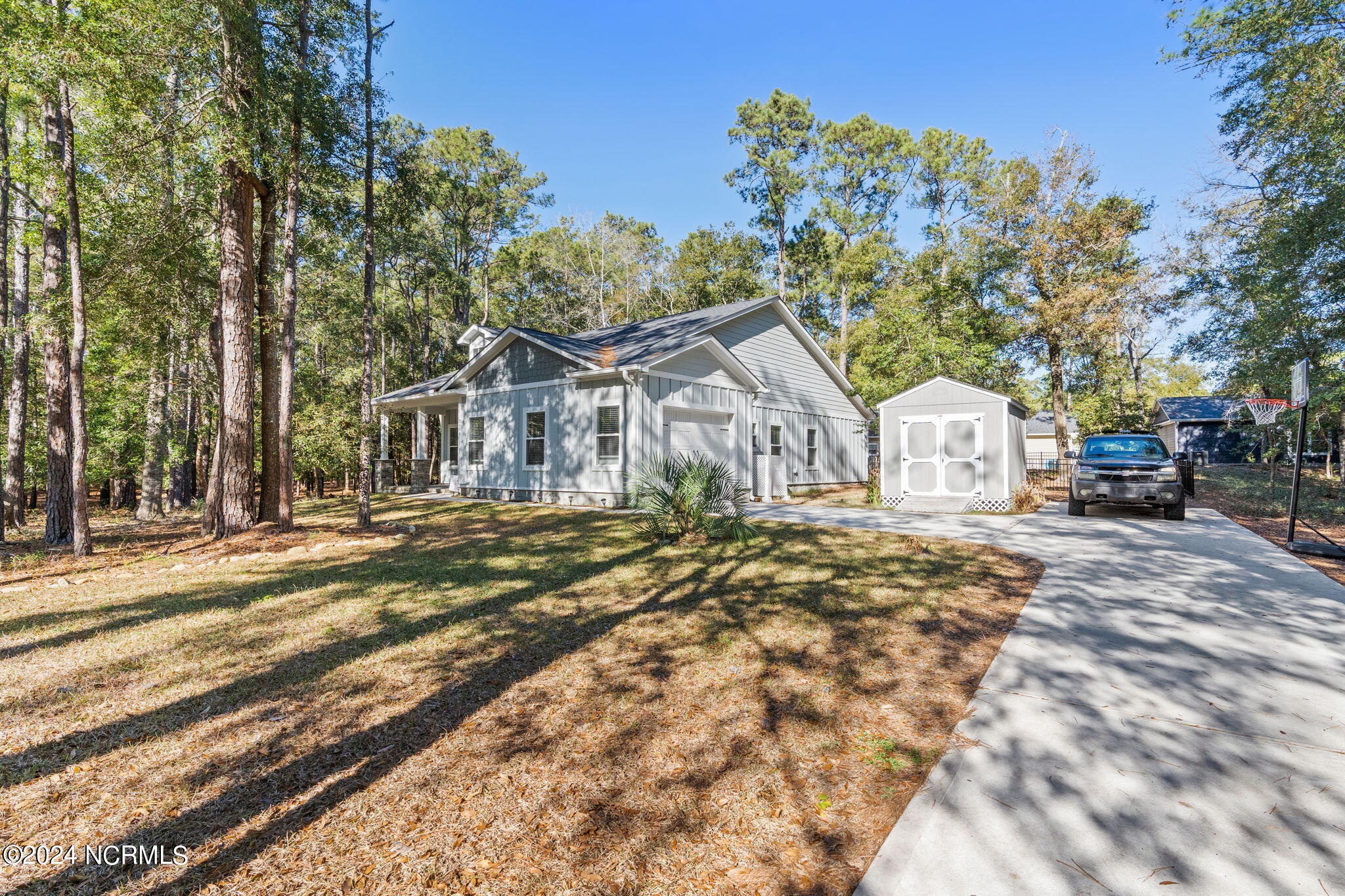 2988 Island Drive SE