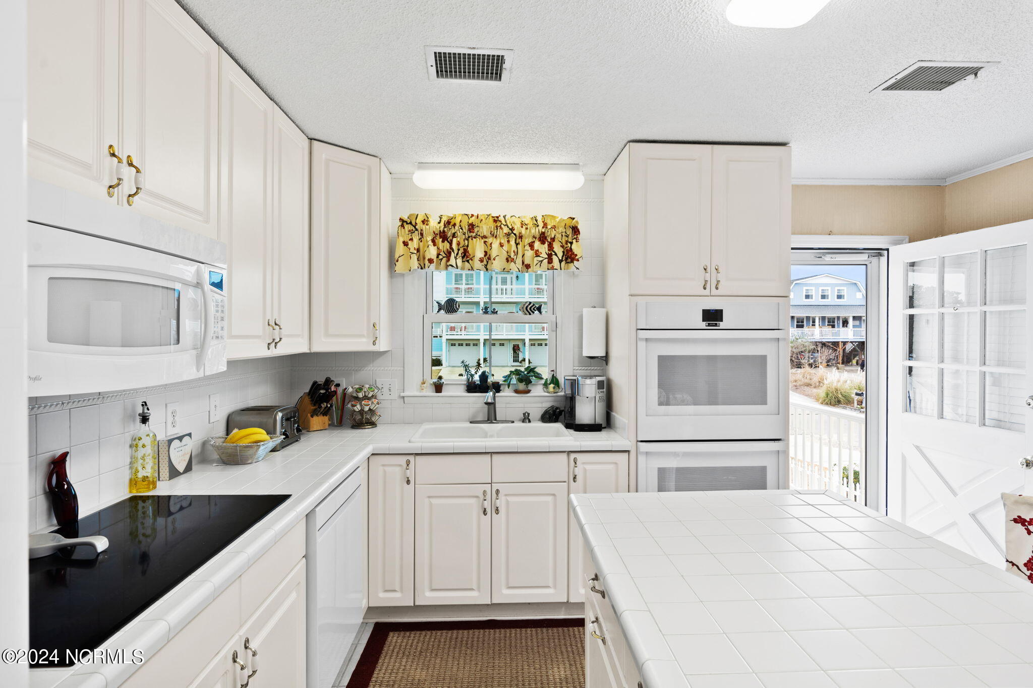 3906 W Dolphin Drive