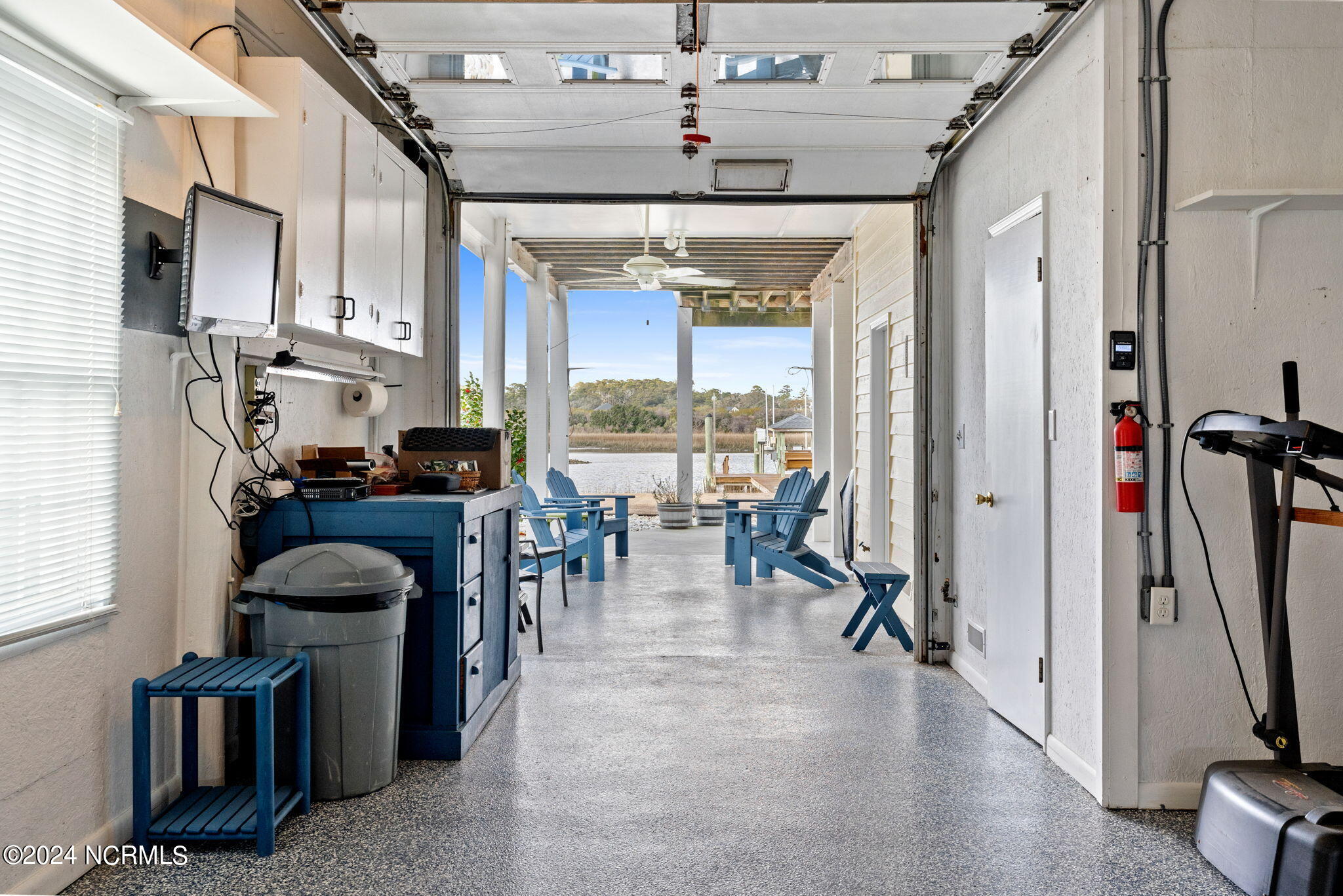 3906 W Dolphin Drive