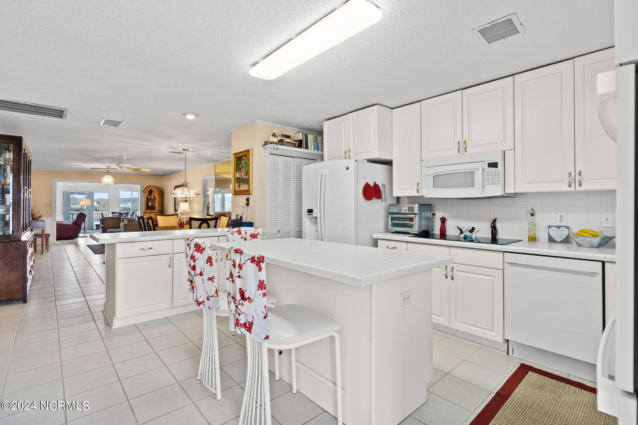 3906 W Dolphin Drive