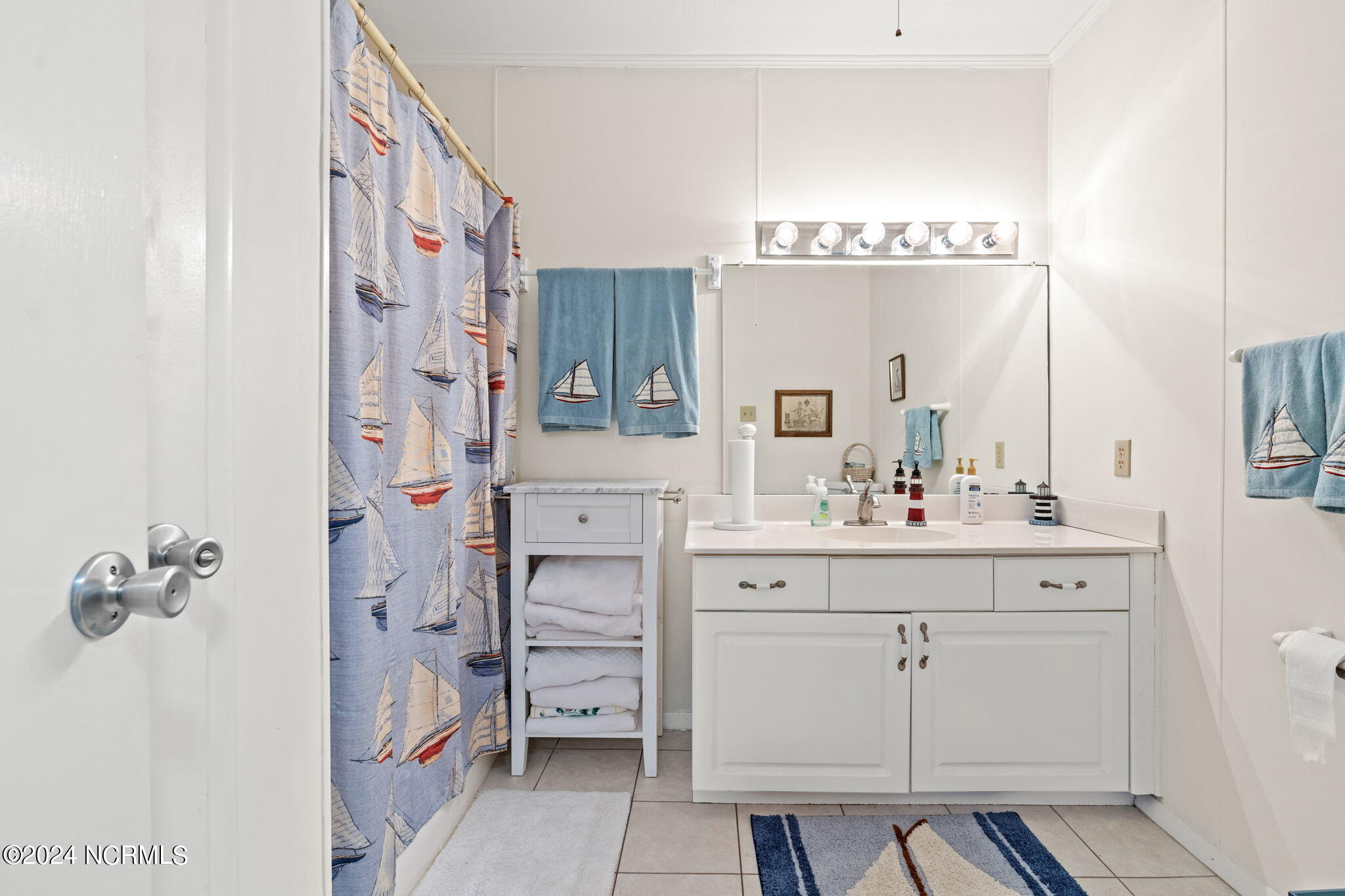 3906 W Dolphin Drive