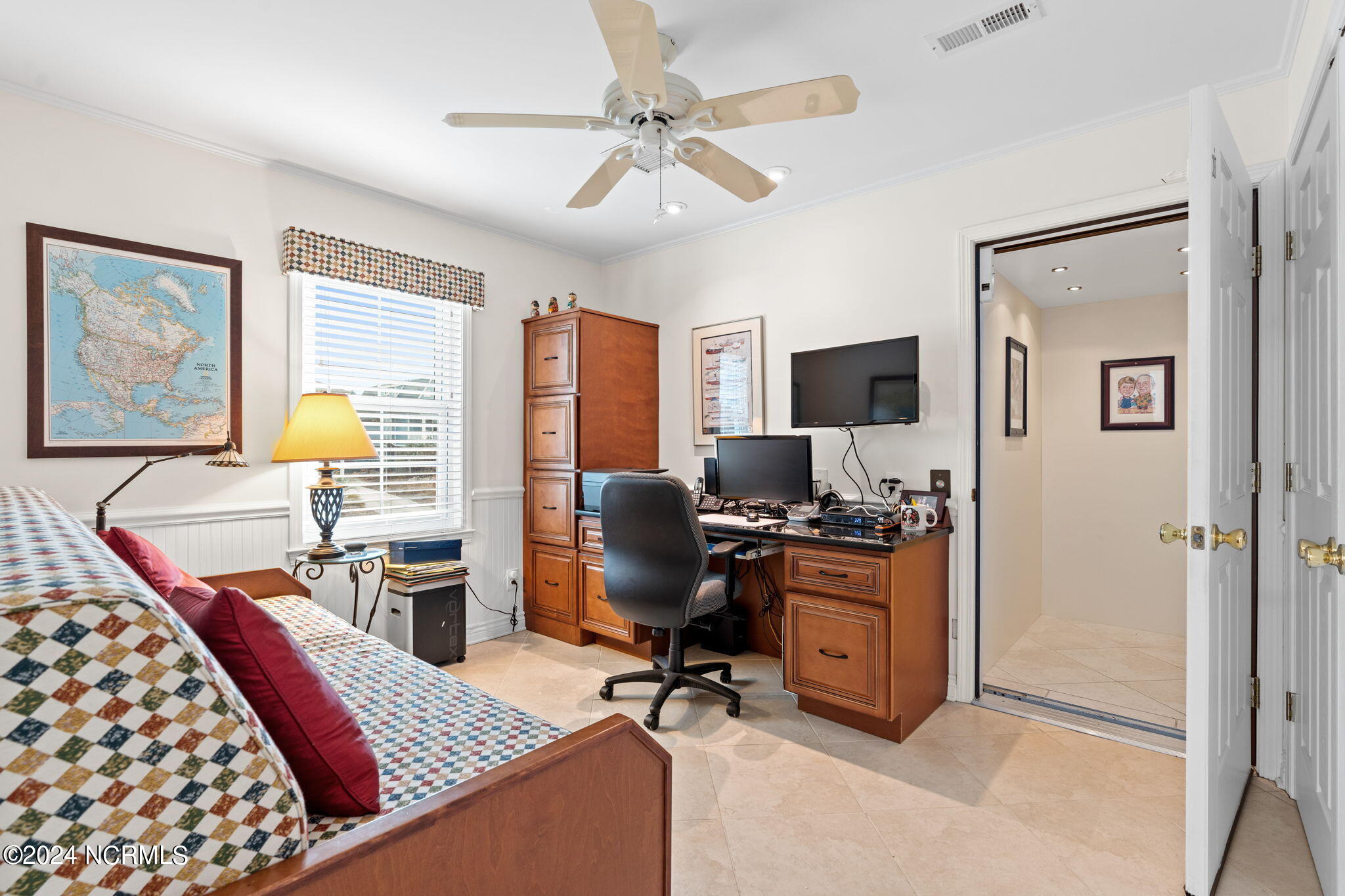 3906 W Dolphin Drive