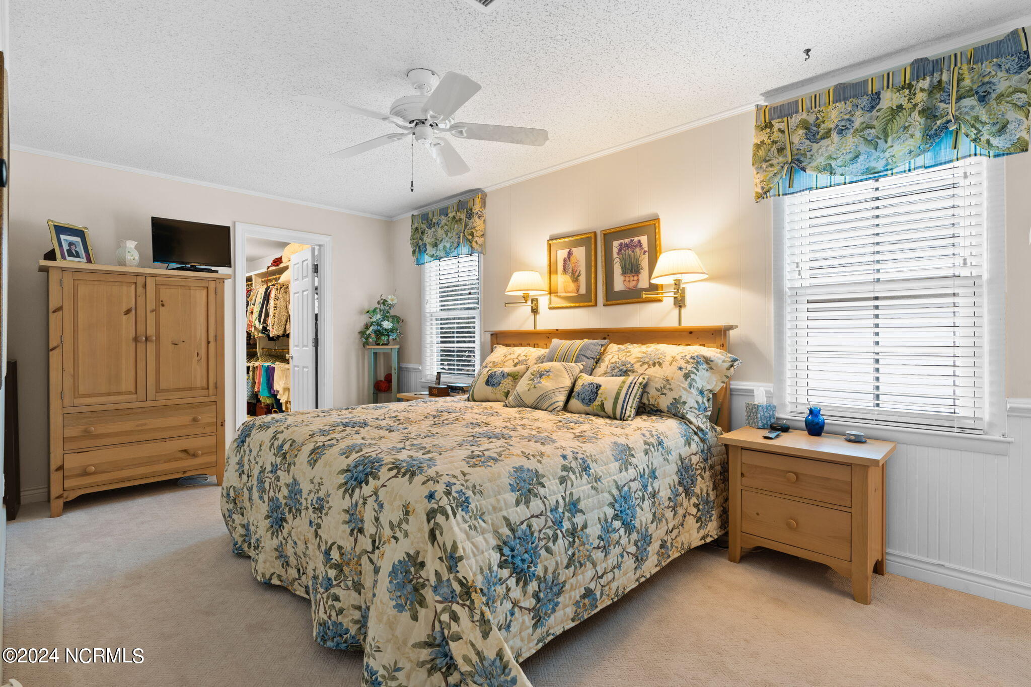 3906 W Dolphin Drive