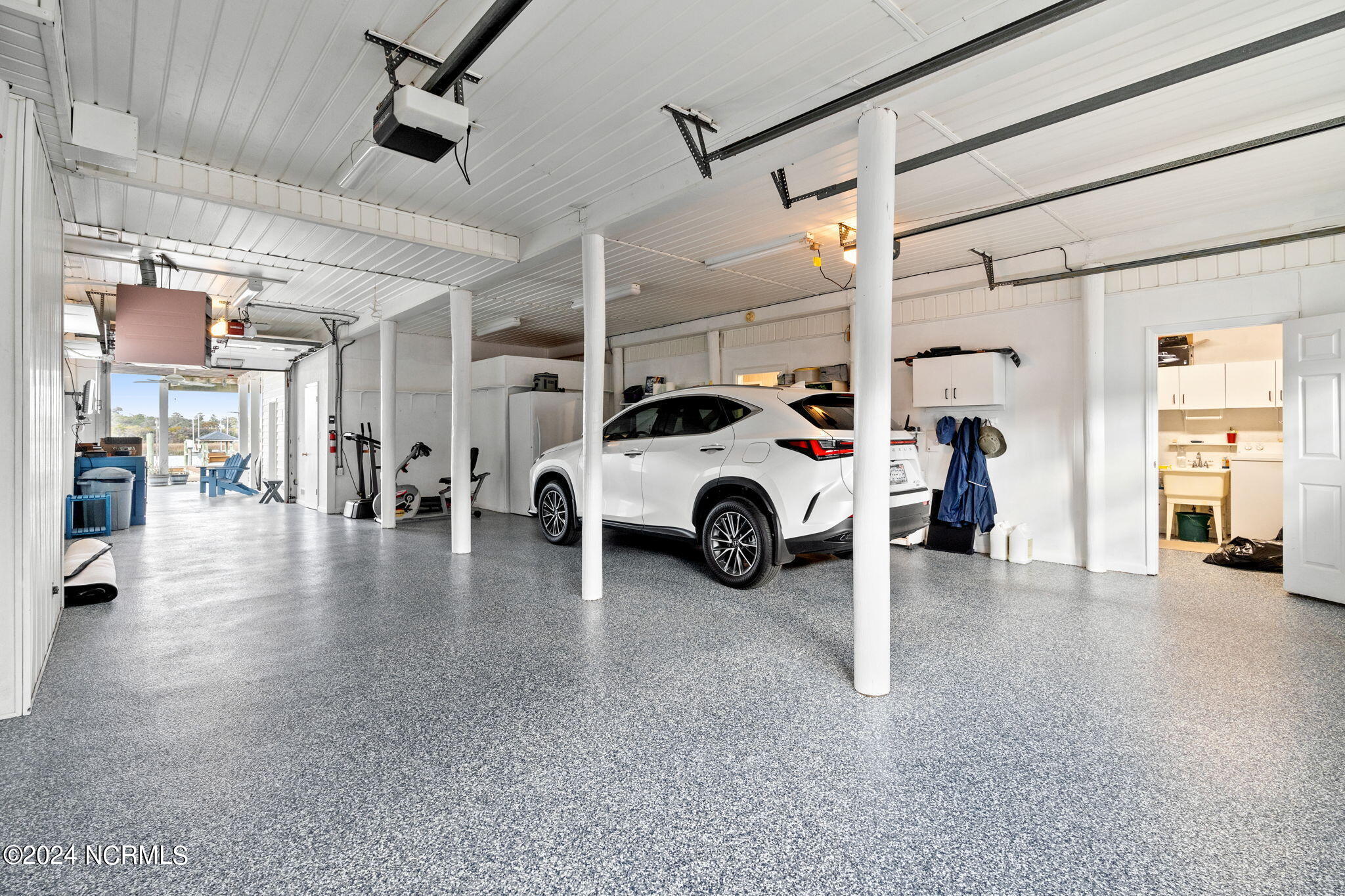 3906 W Dolphin Drive