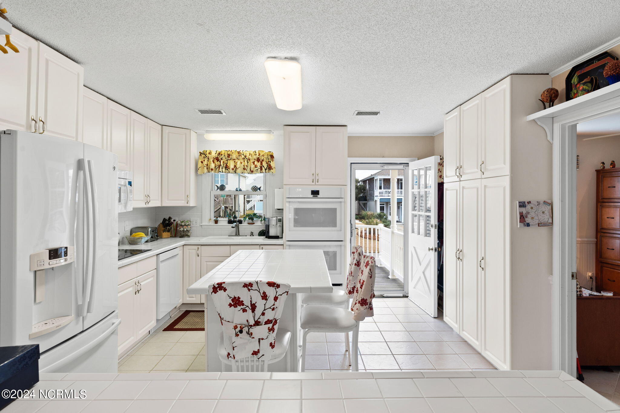 3906 W Dolphin Drive