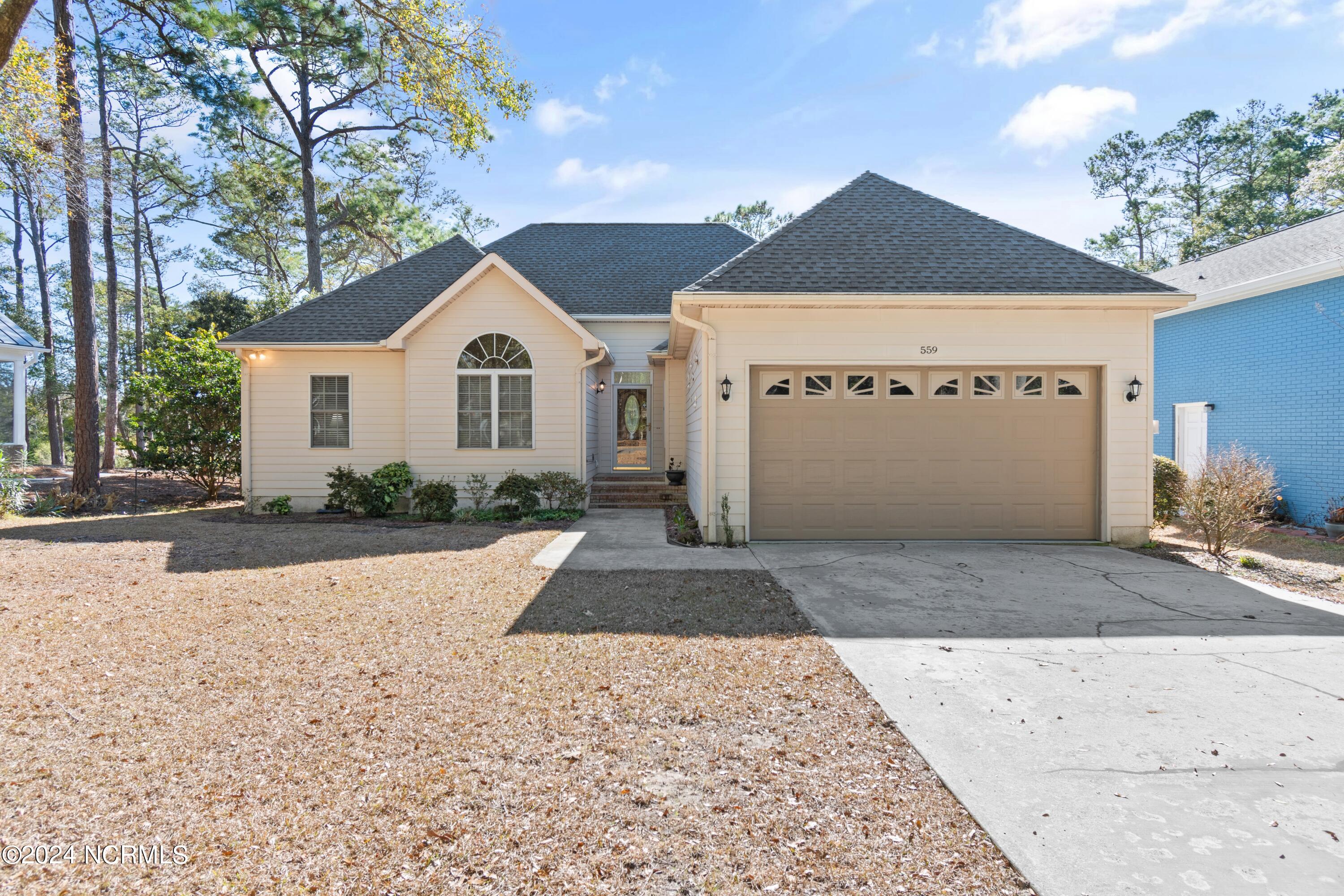 559 Lockwood Court SE