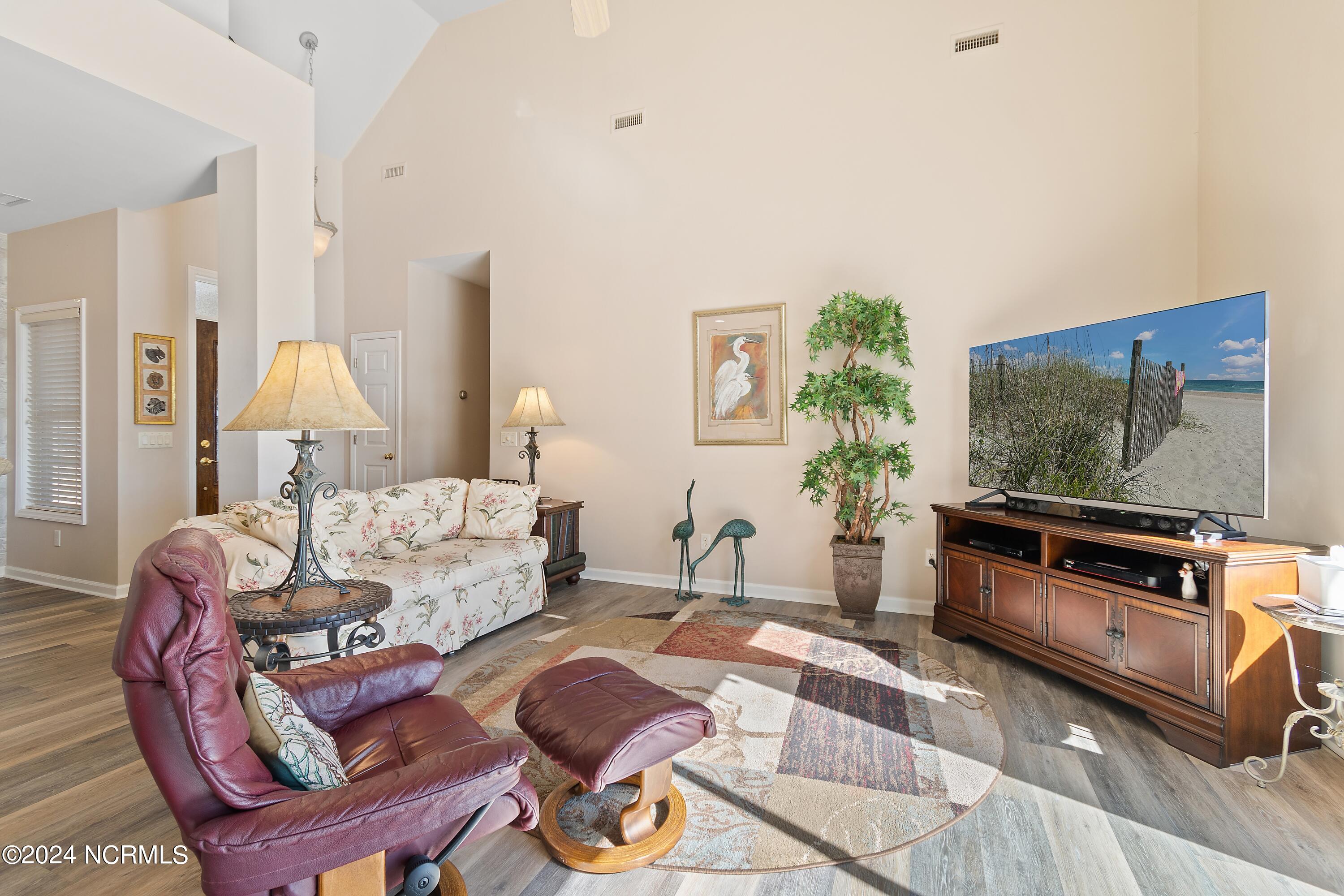 559 Lockwood Court SE