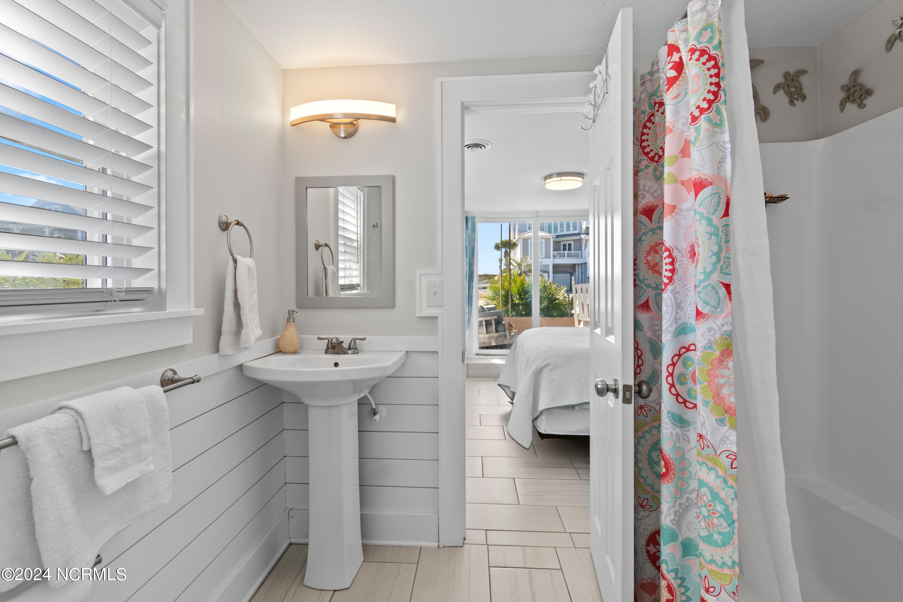 546 Ocean Boulevard W