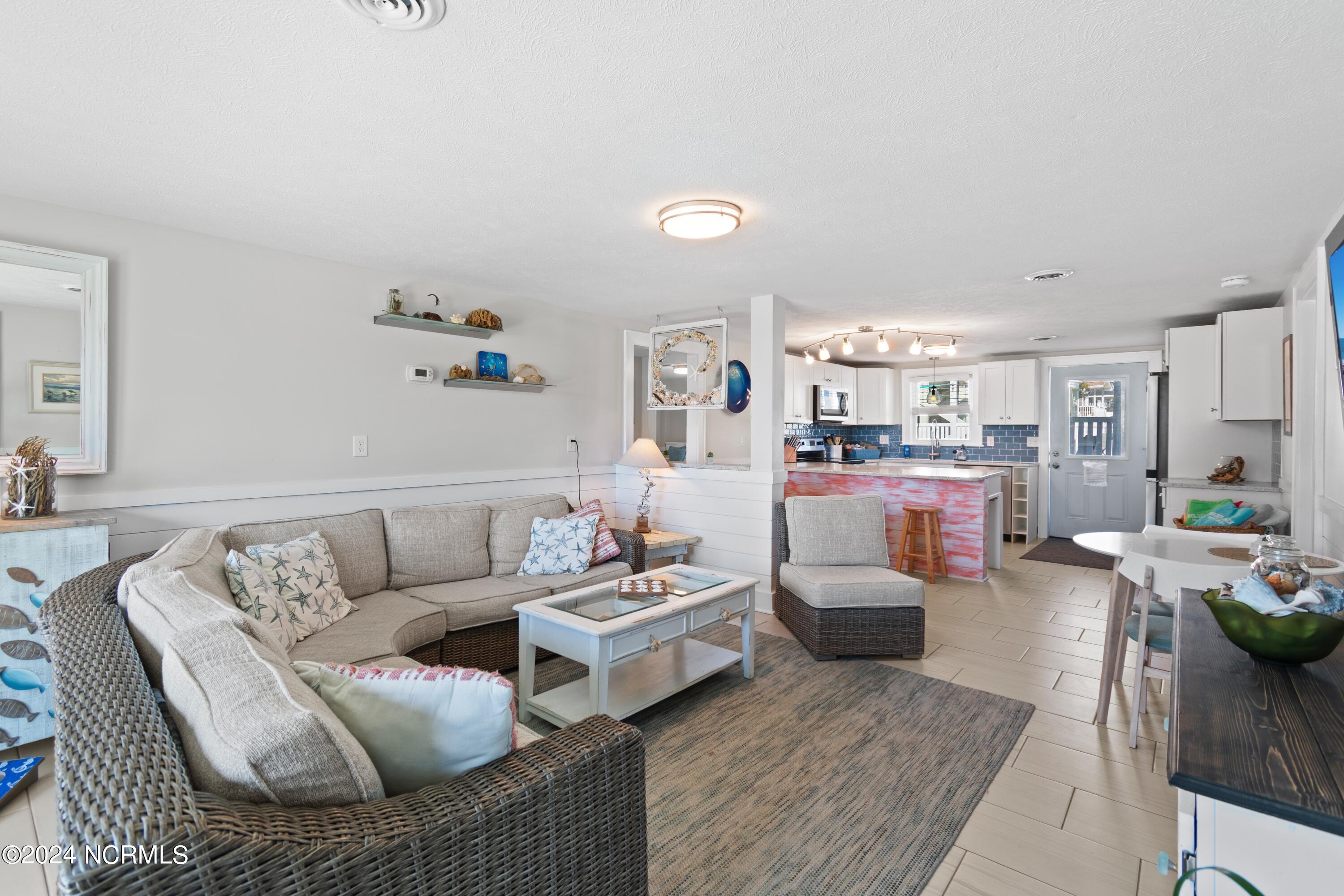 546 Ocean Boulevard W