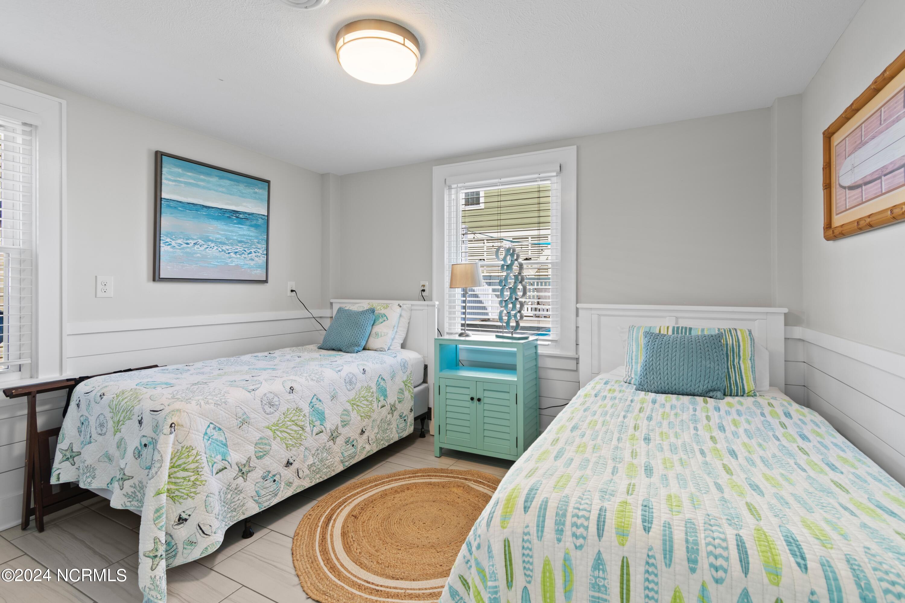 546 Ocean Boulevard W