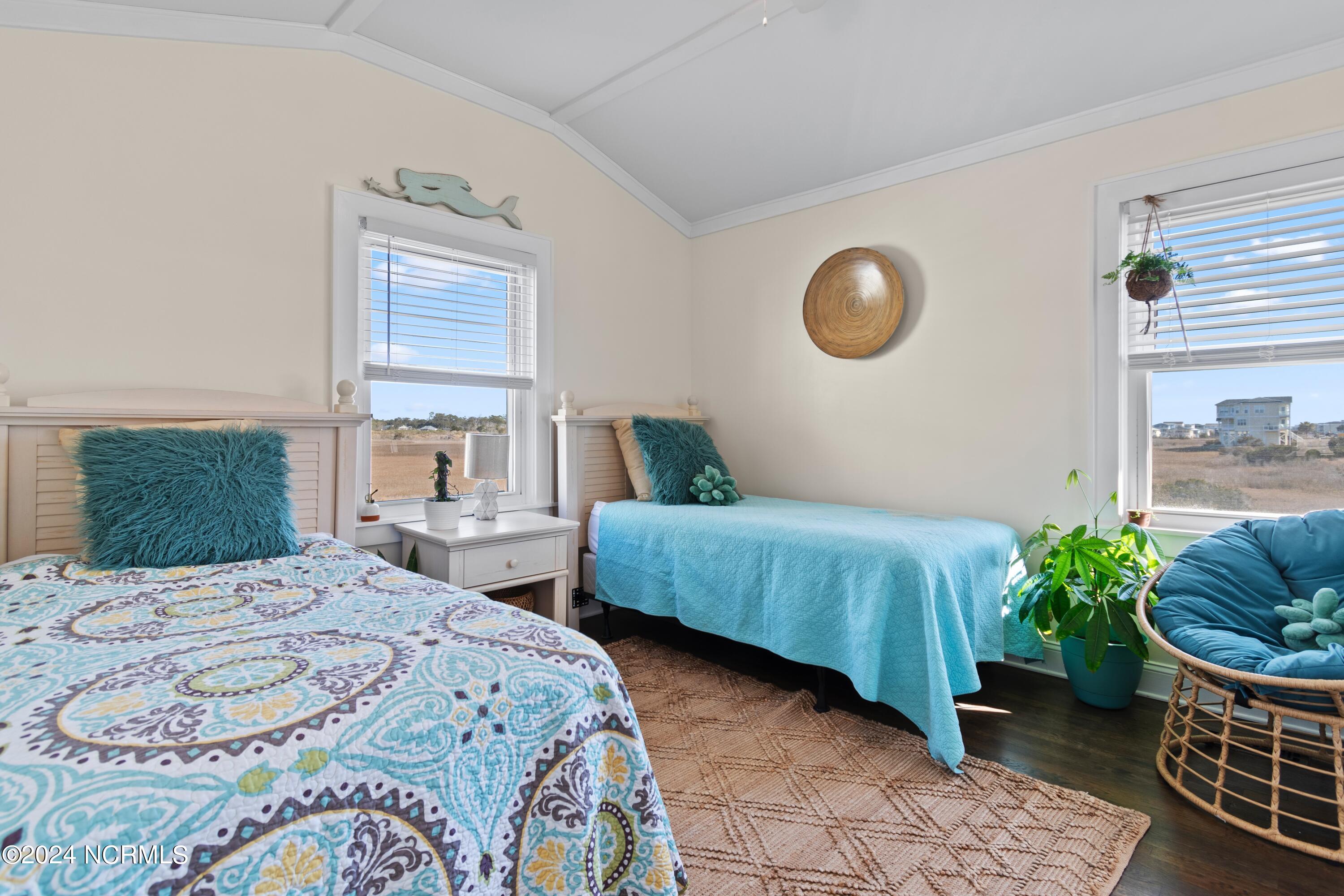 546 Ocean Boulevard W