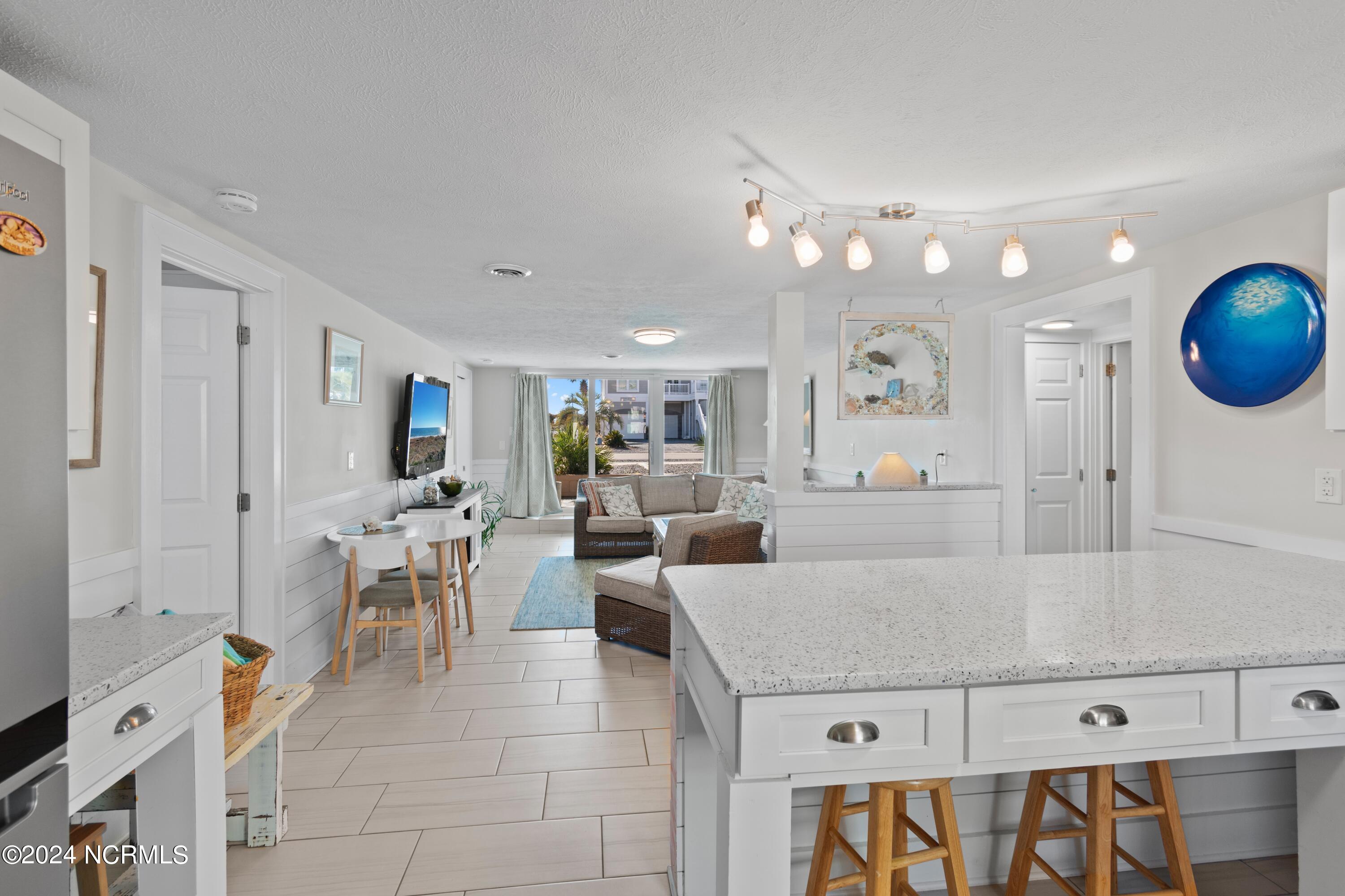 546 Ocean Boulevard W