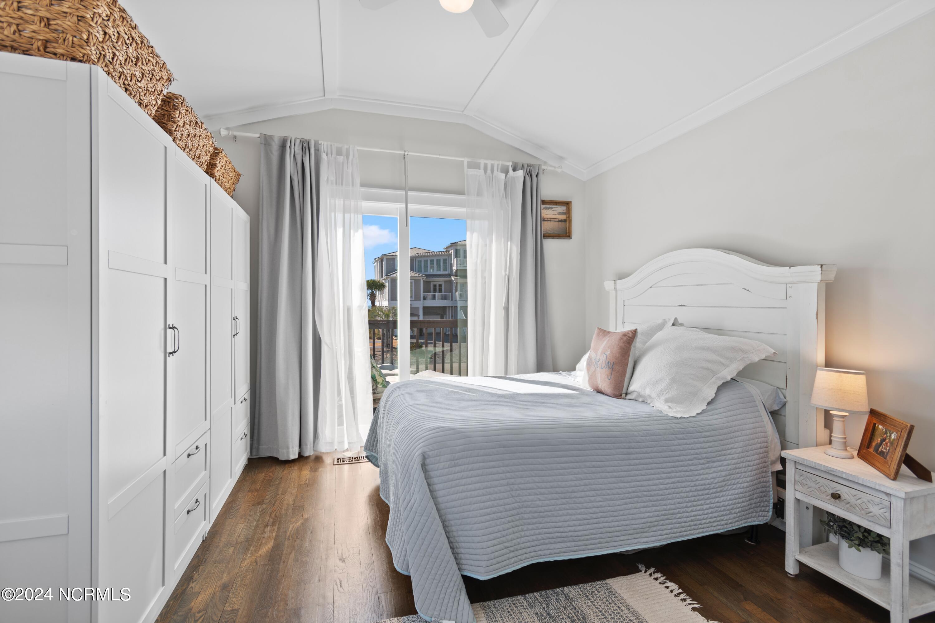 546 Ocean Boulevard W