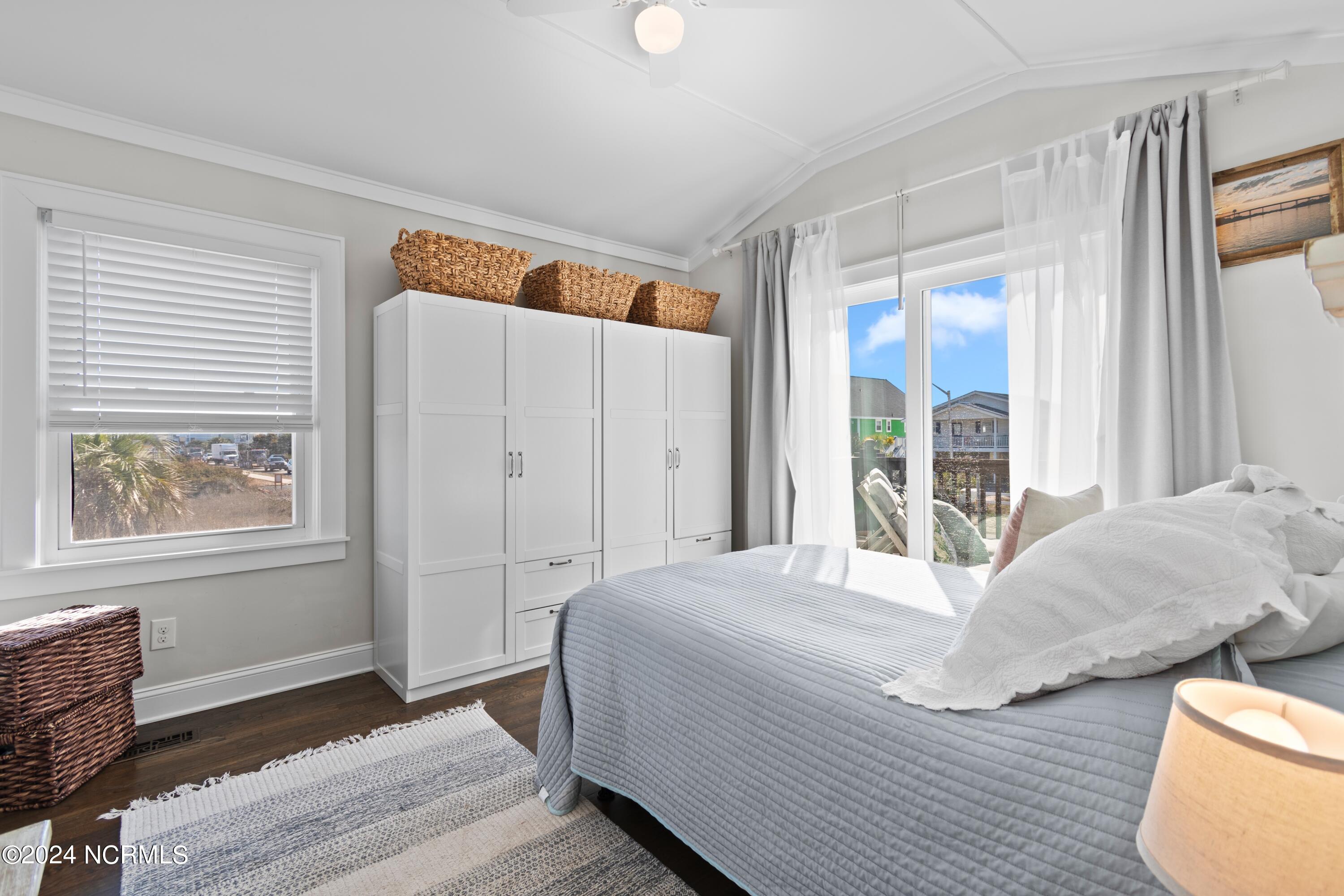 546 Ocean Boulevard W