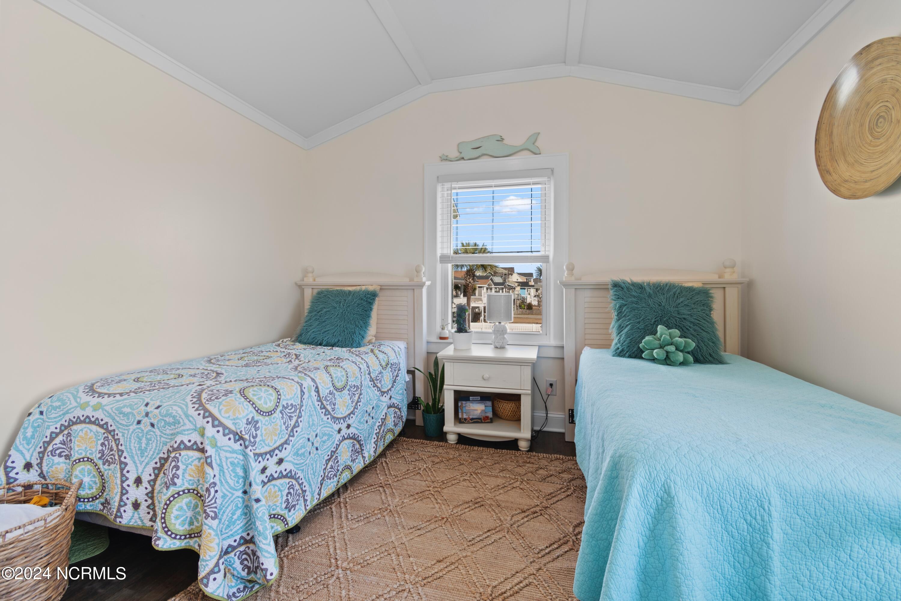 546 Ocean Boulevard W