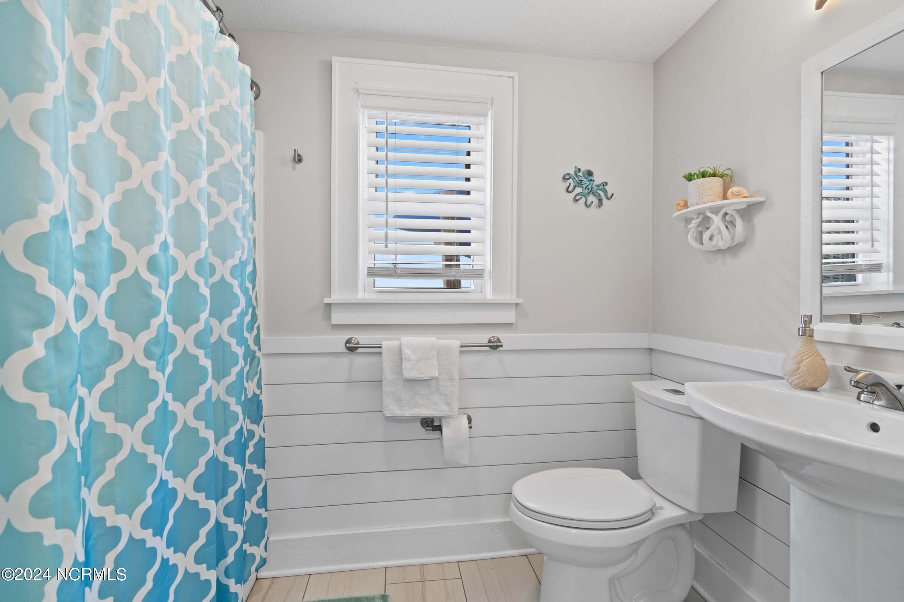 546 Ocean Boulevard W