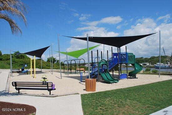 546 Ocean Boulevard W