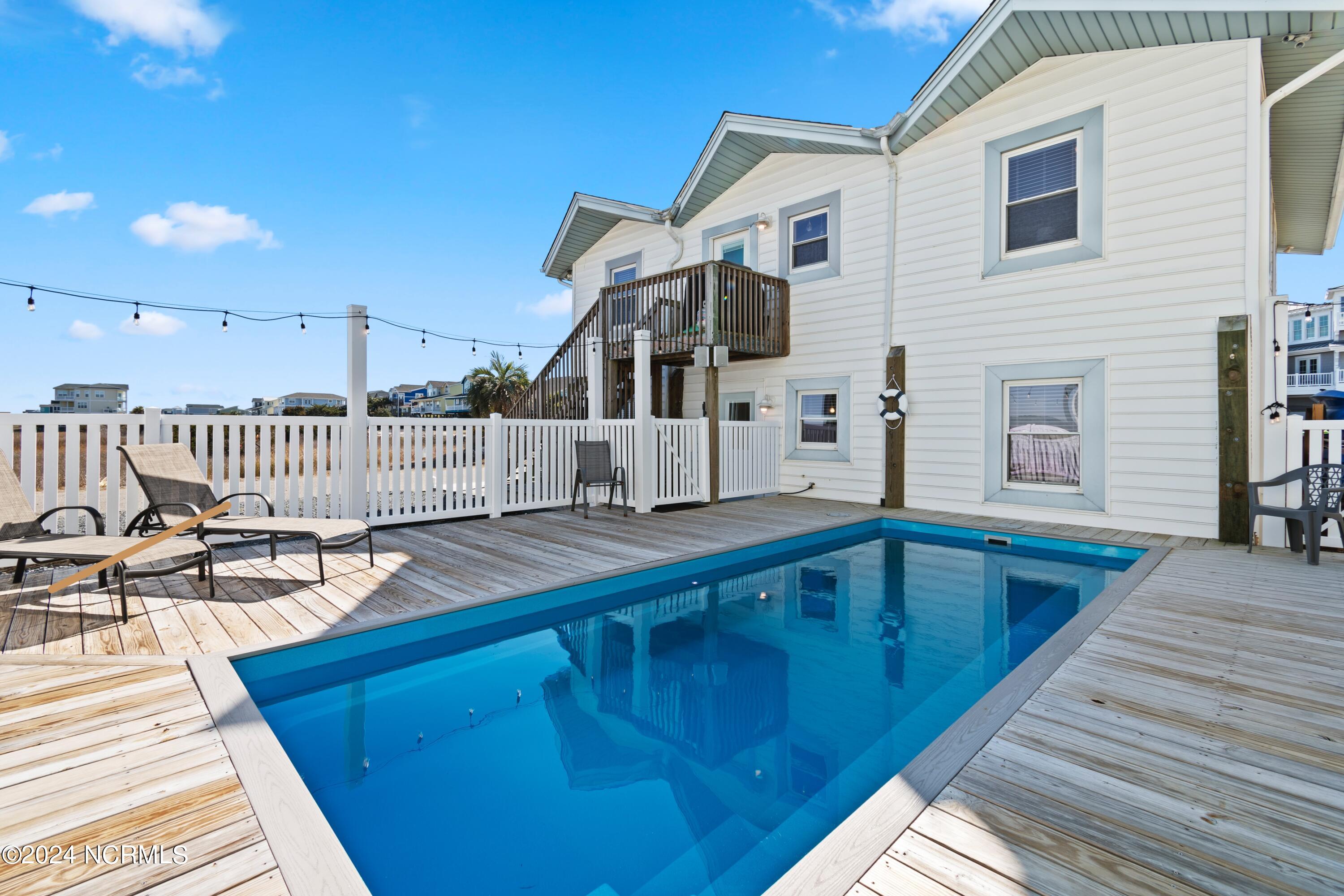 546 Ocean Boulevard W