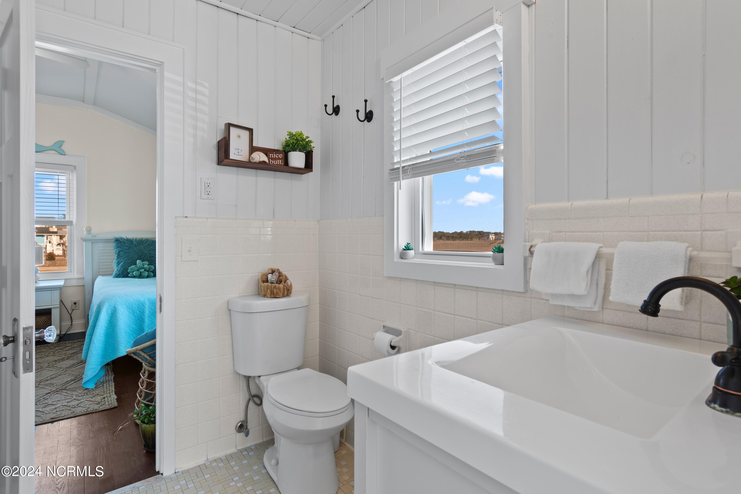 546 Ocean Boulevard W