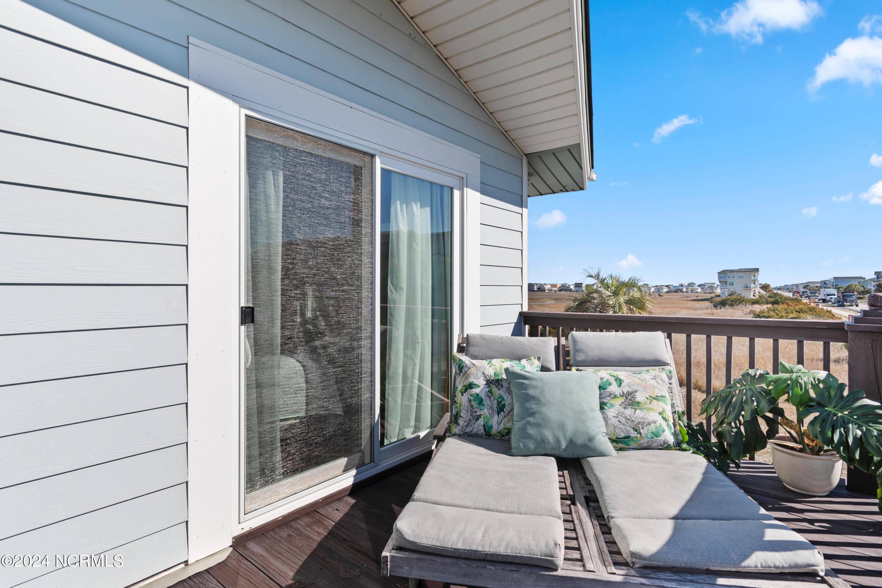 546 Ocean Boulevard W