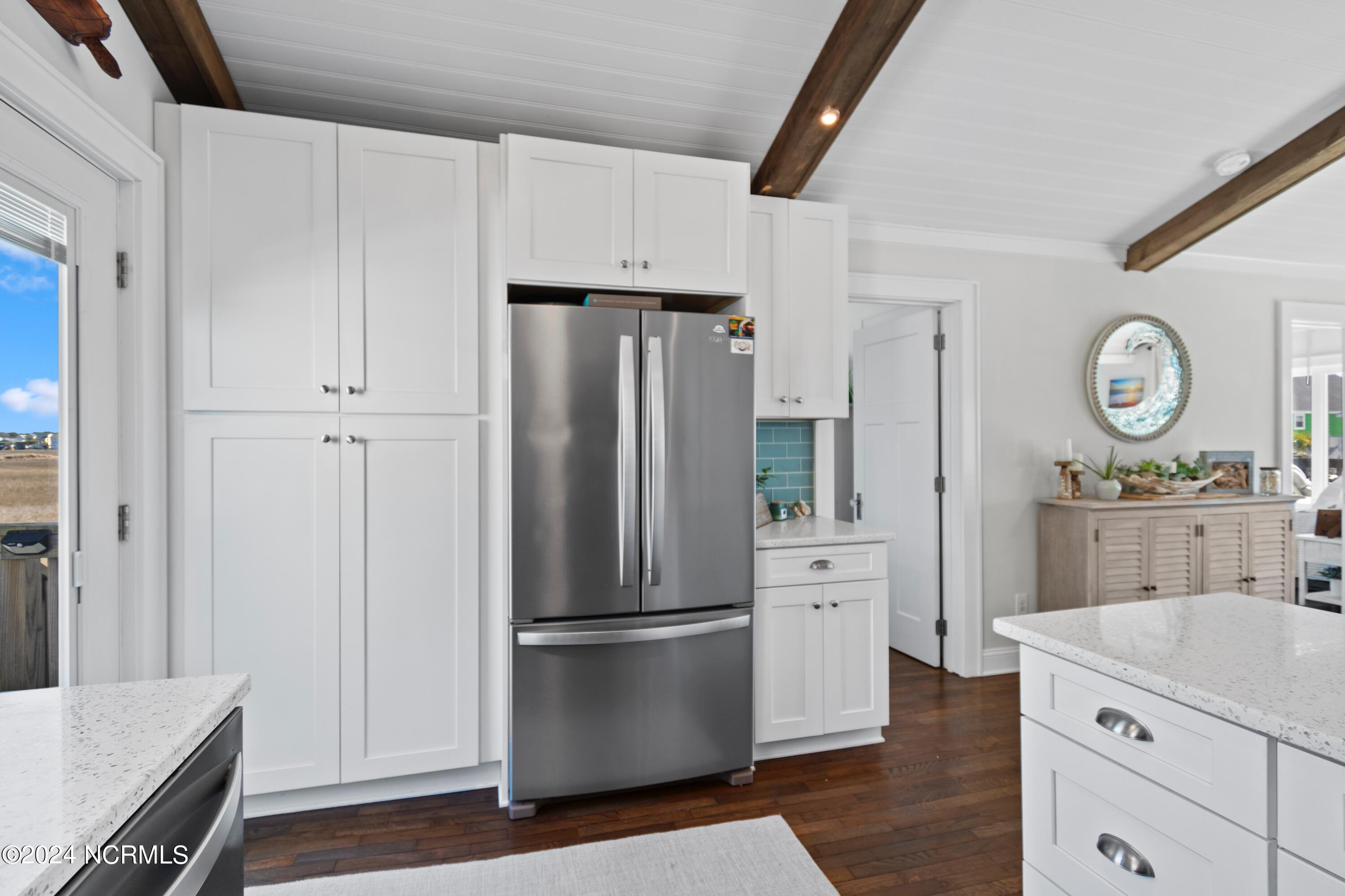 546 Ocean Boulevard W