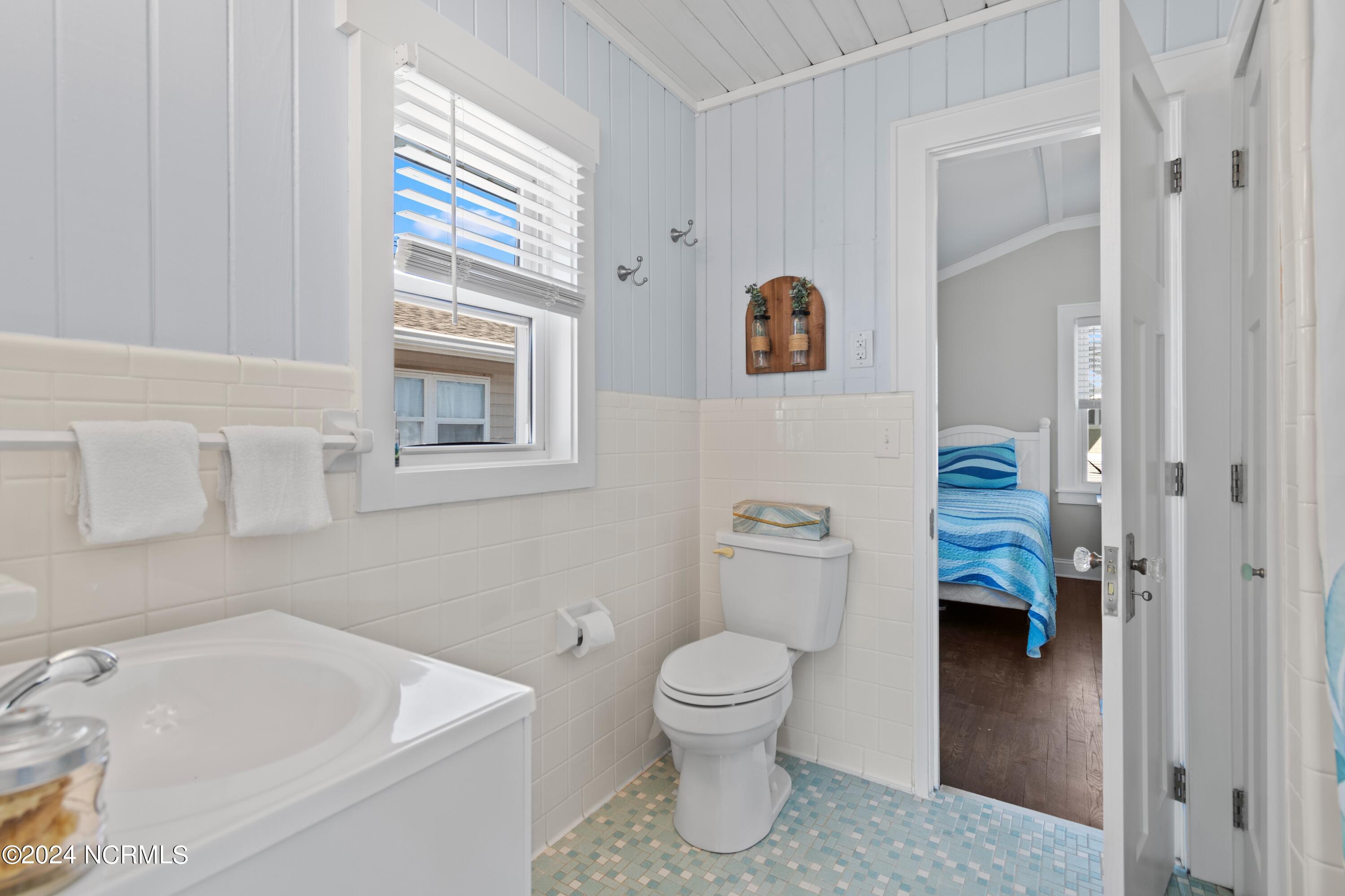 546 Ocean Boulevard W