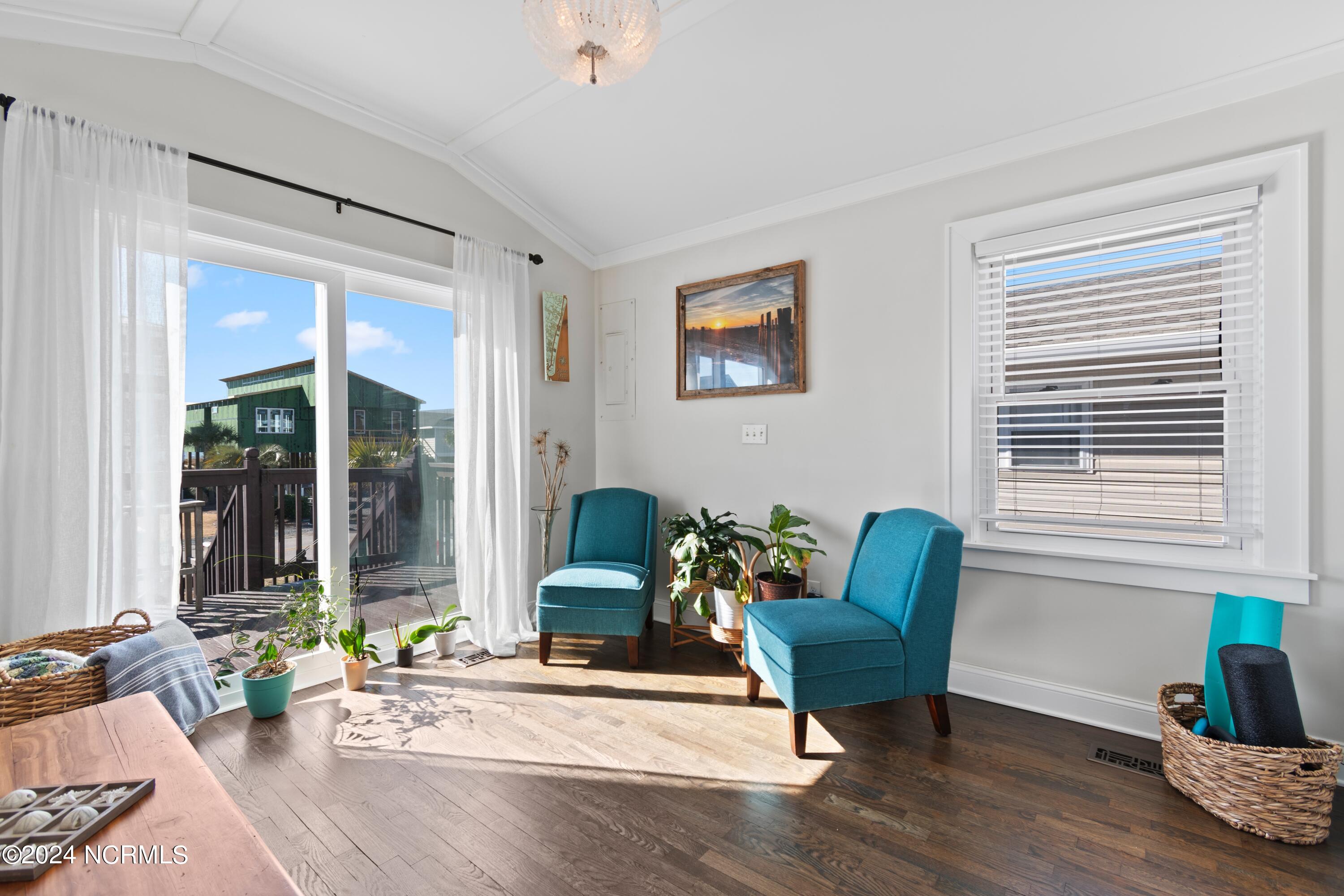 546 Ocean Boulevard W