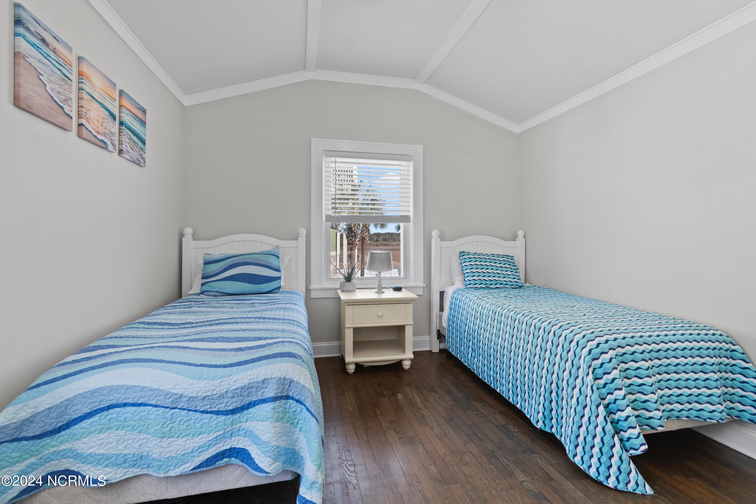 546 Ocean Boulevard W