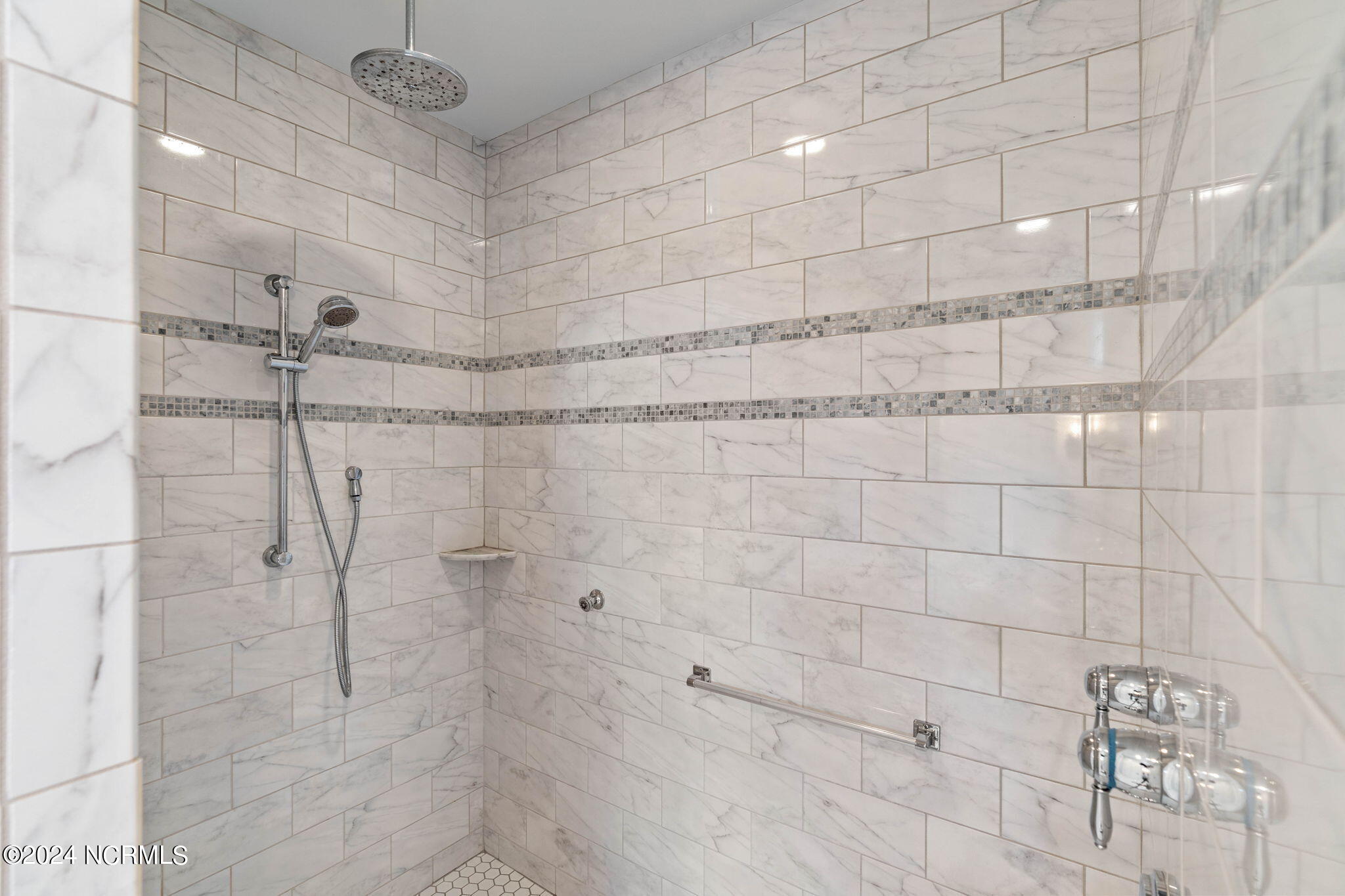 804 Breezewood Drive SE