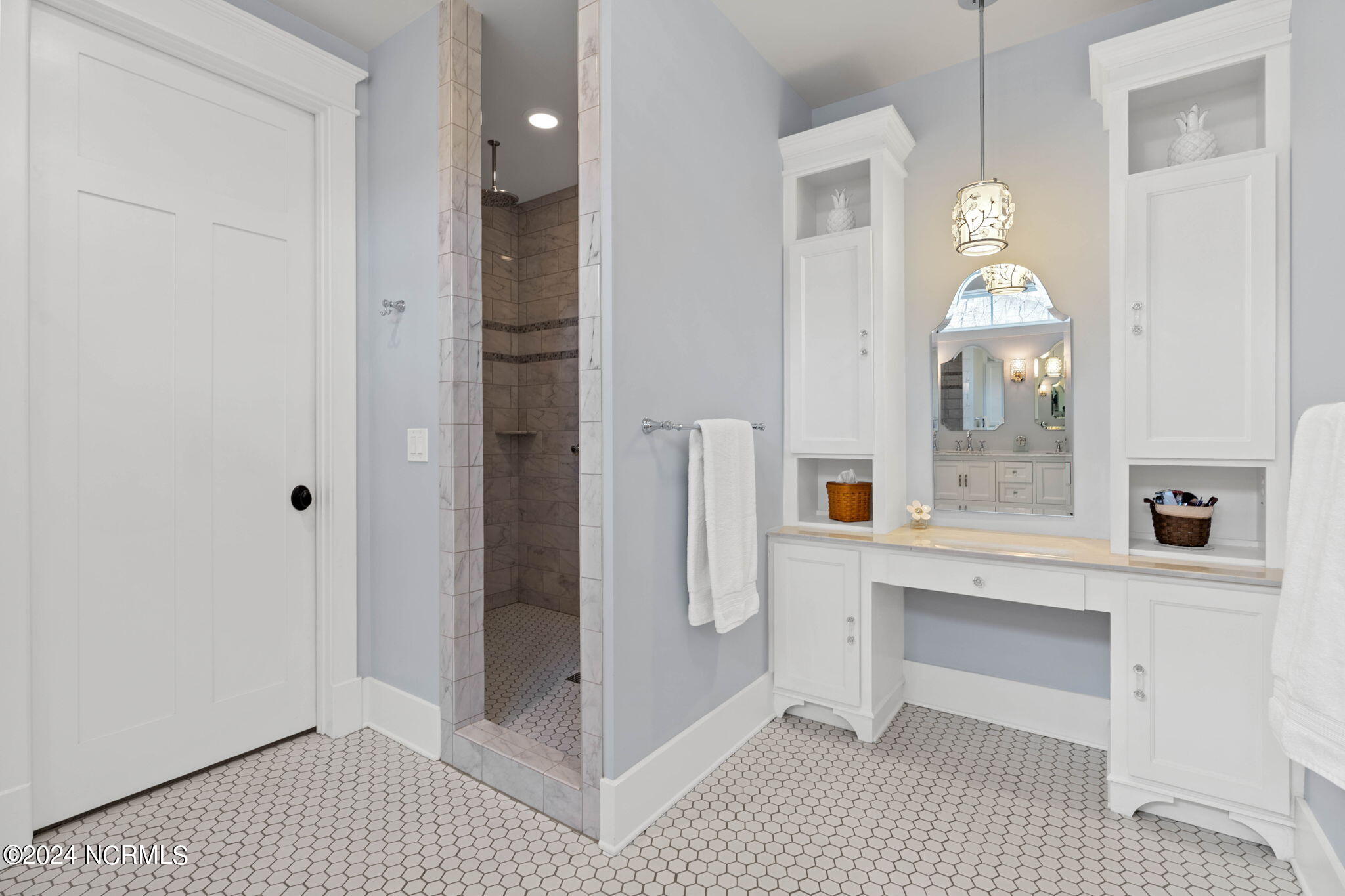 804 Breezewood Drive SE