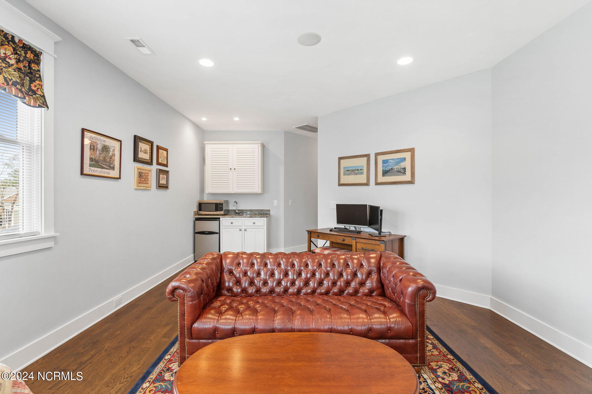 804 Breezewood Drive SE