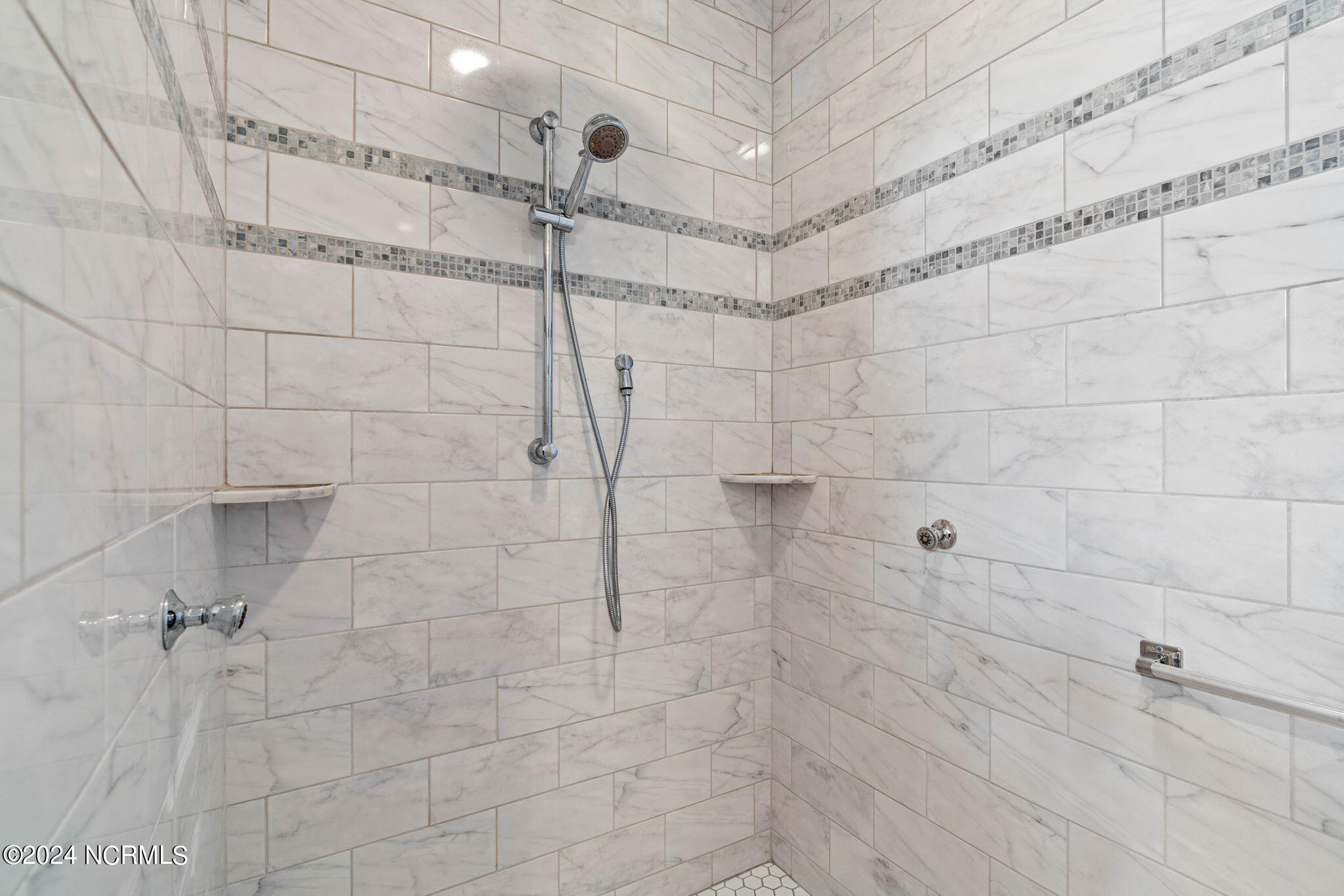 804 Breezewood Drive SE