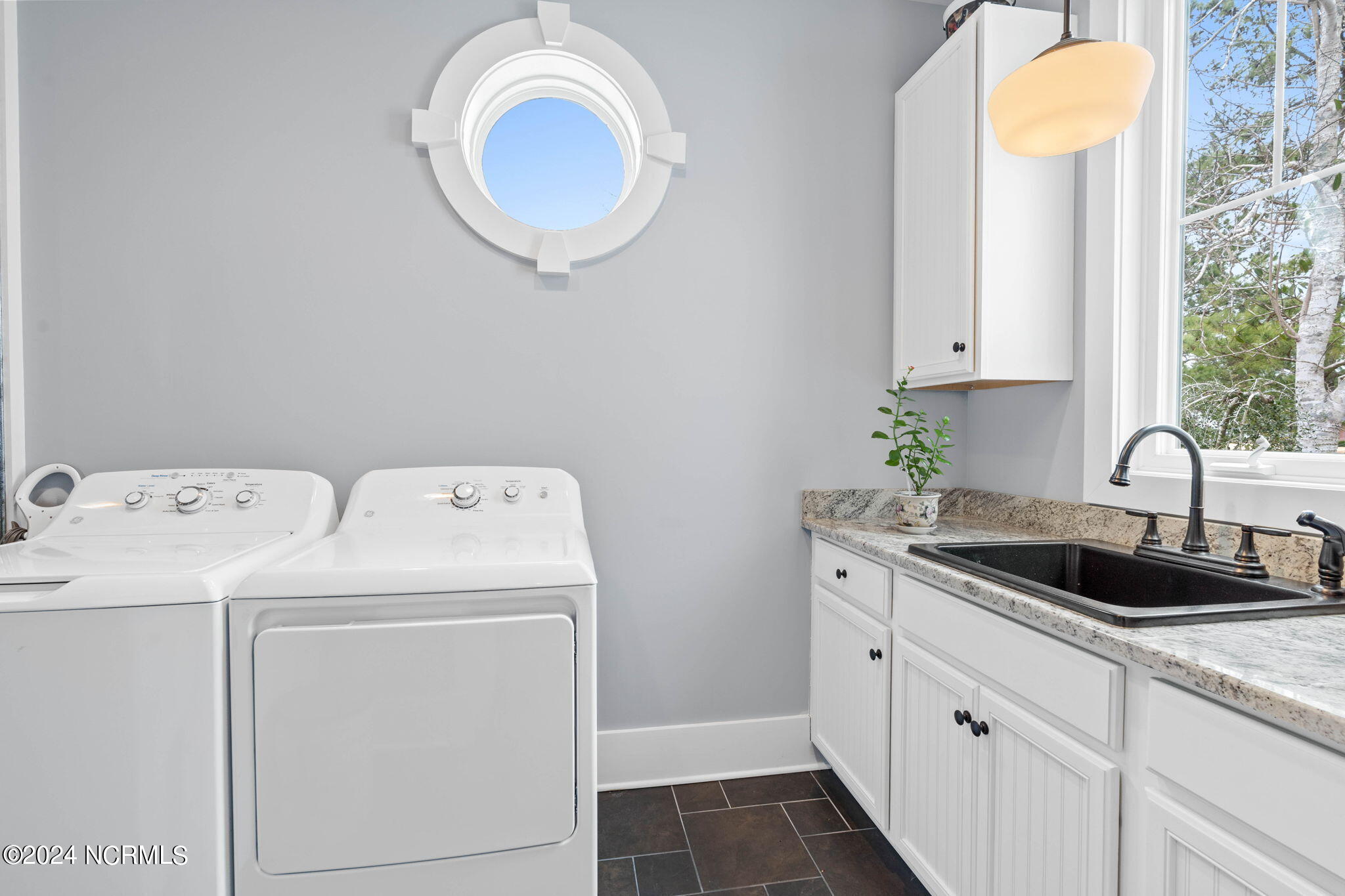 804 Breezewood Drive SE