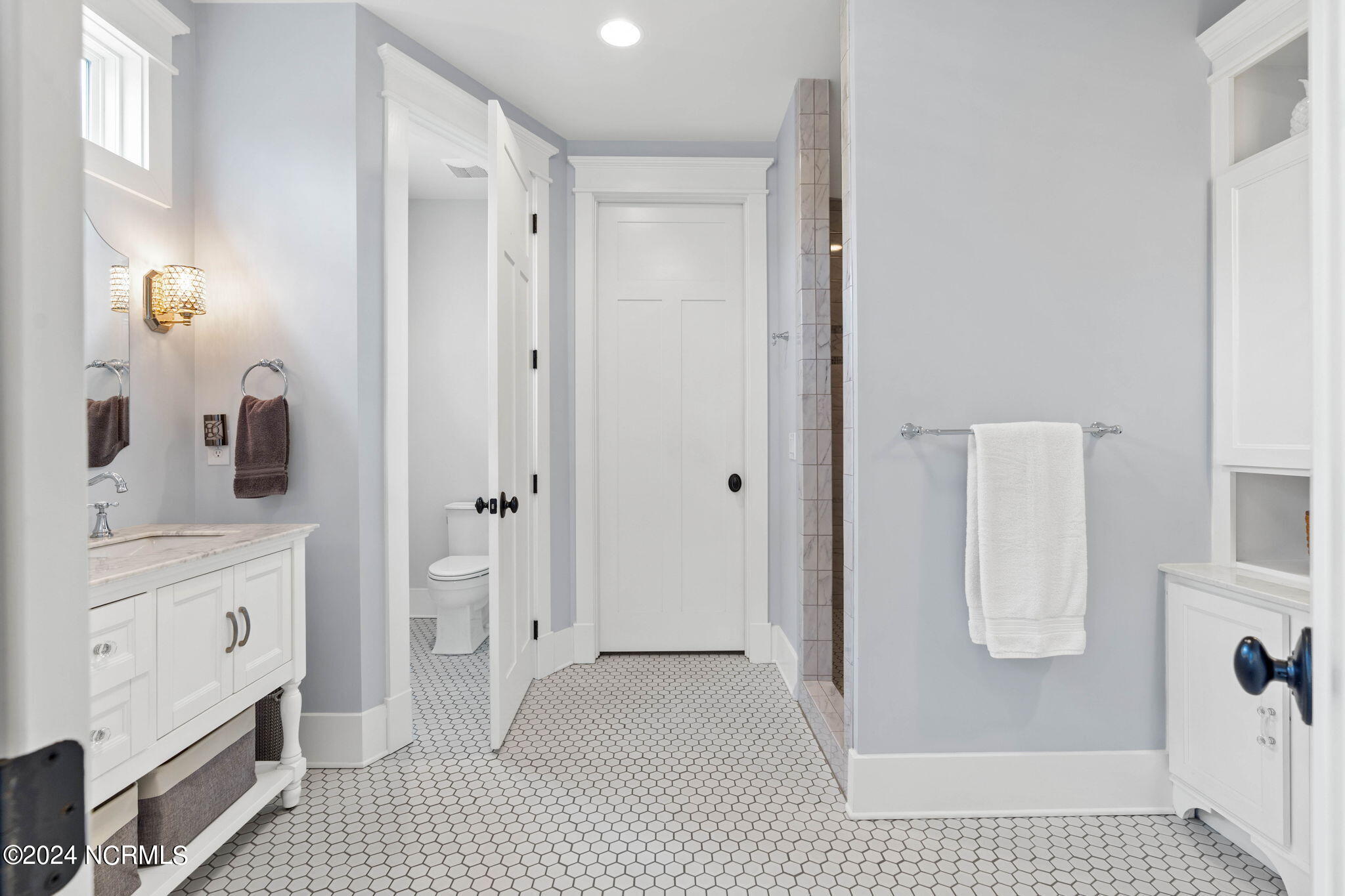 804 Breezewood Drive SE