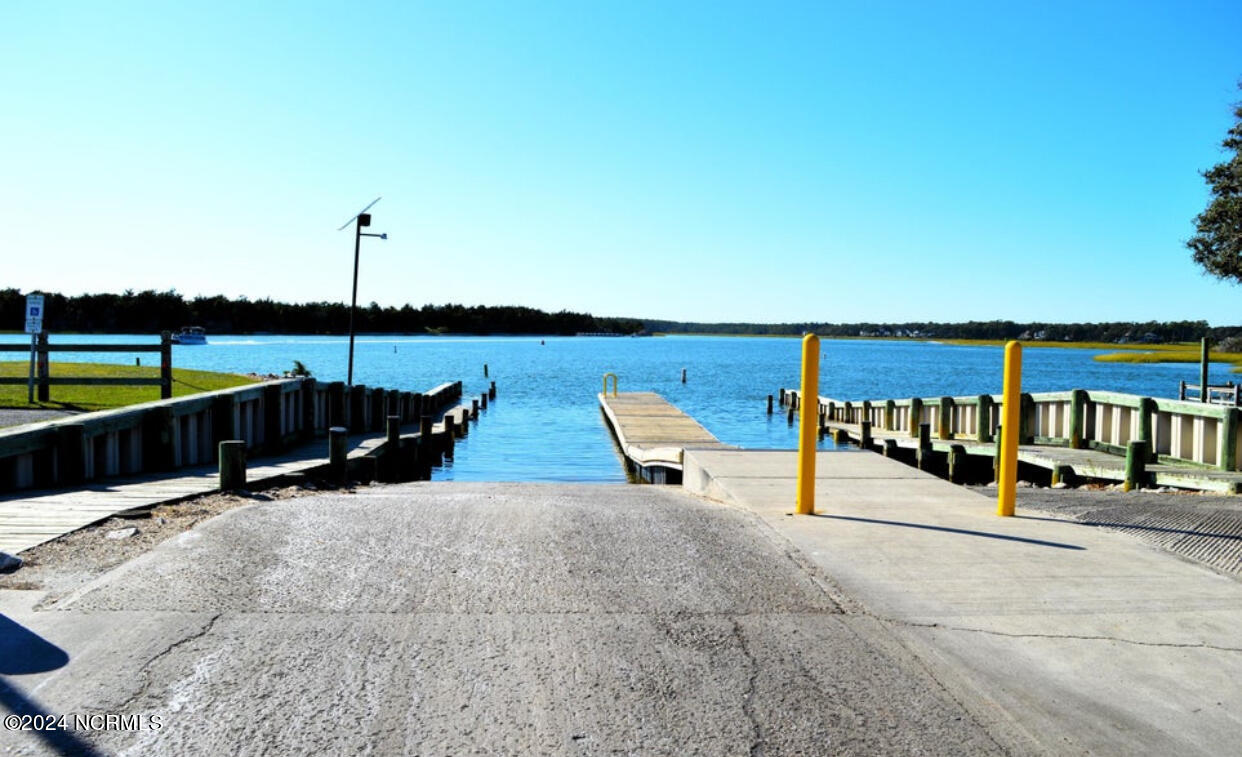 1886 Pelican Point Court SE