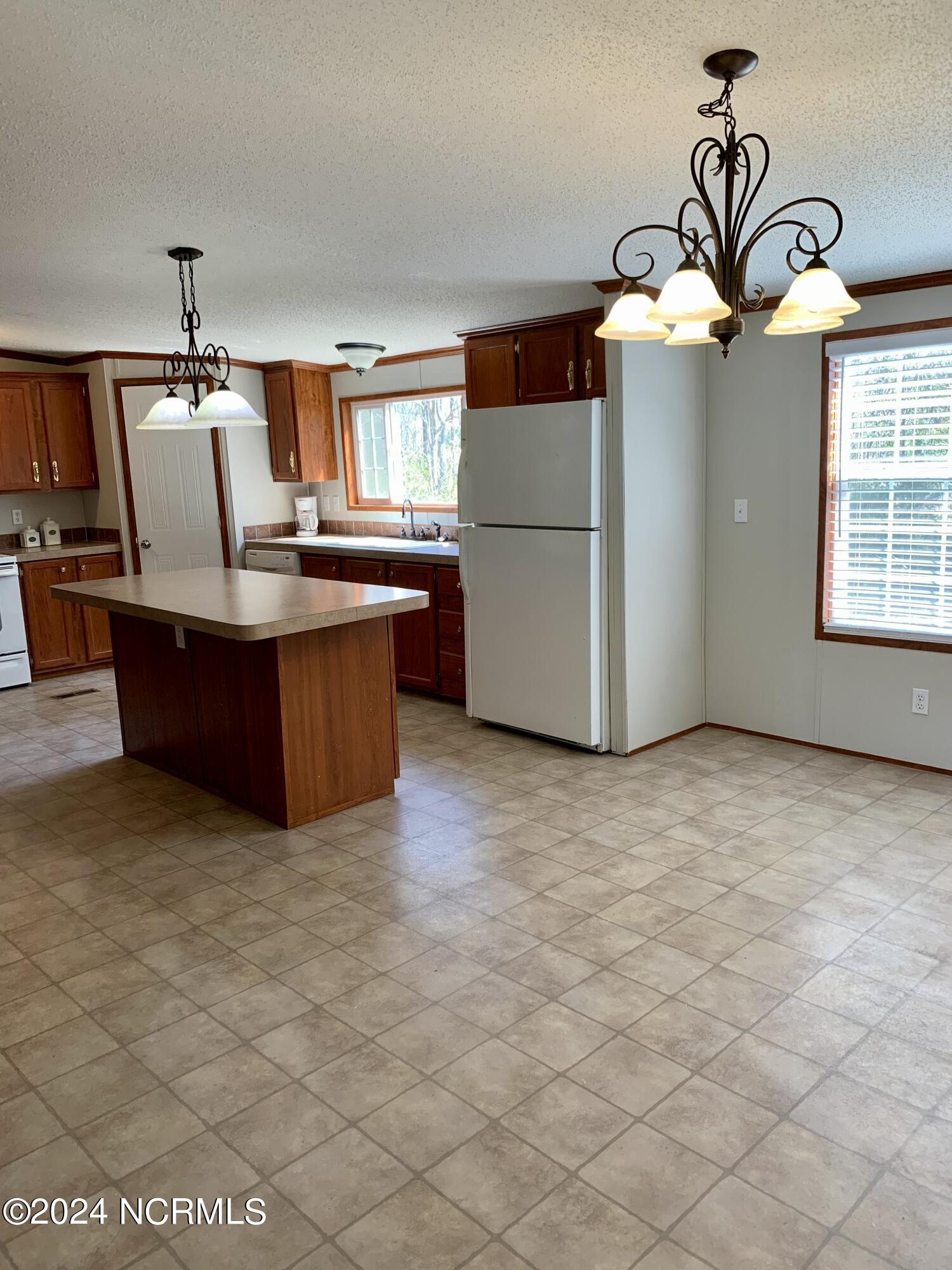 1886 Pelican Point Court SE