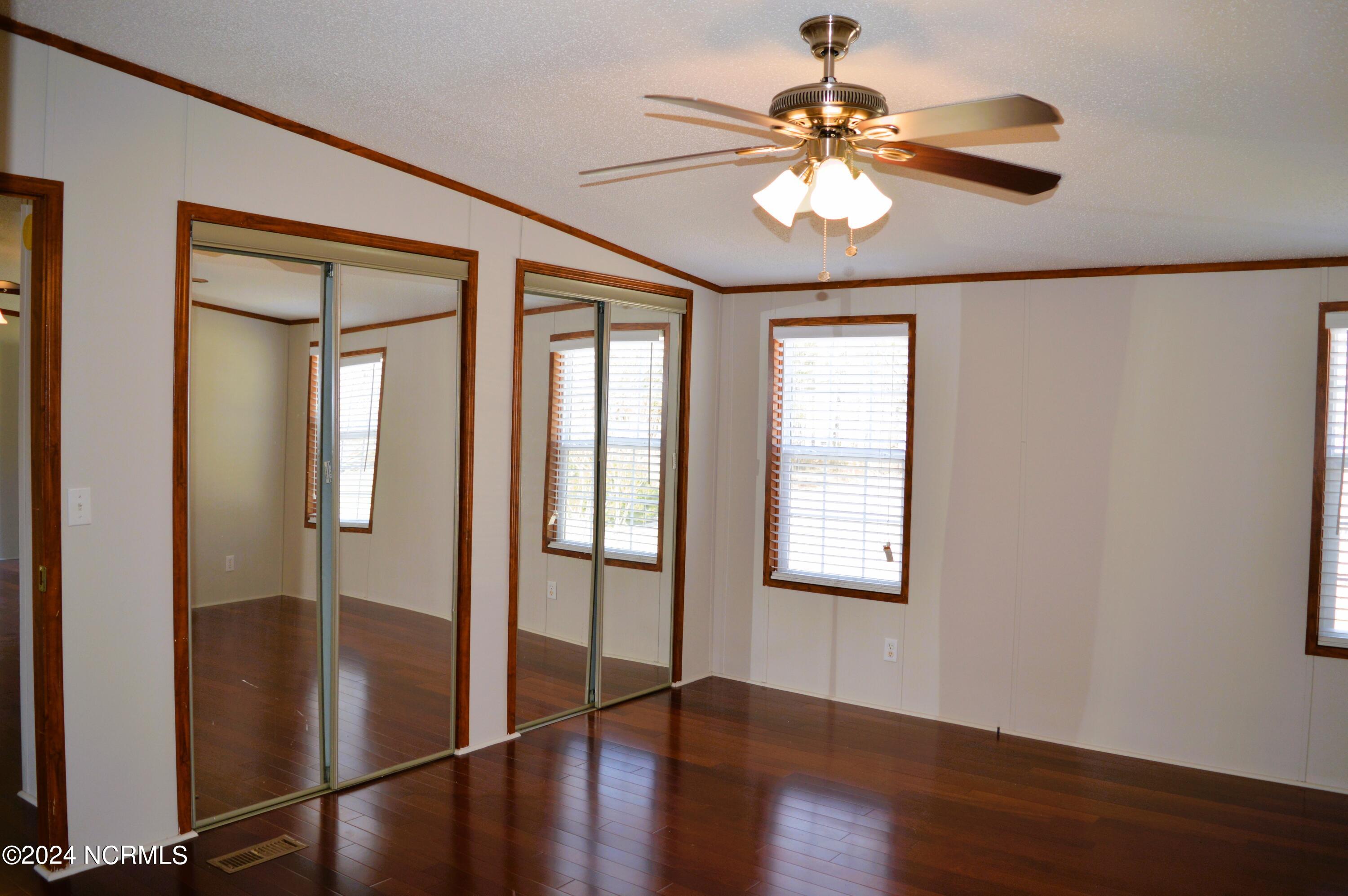 1886 Pelican Point Court SE