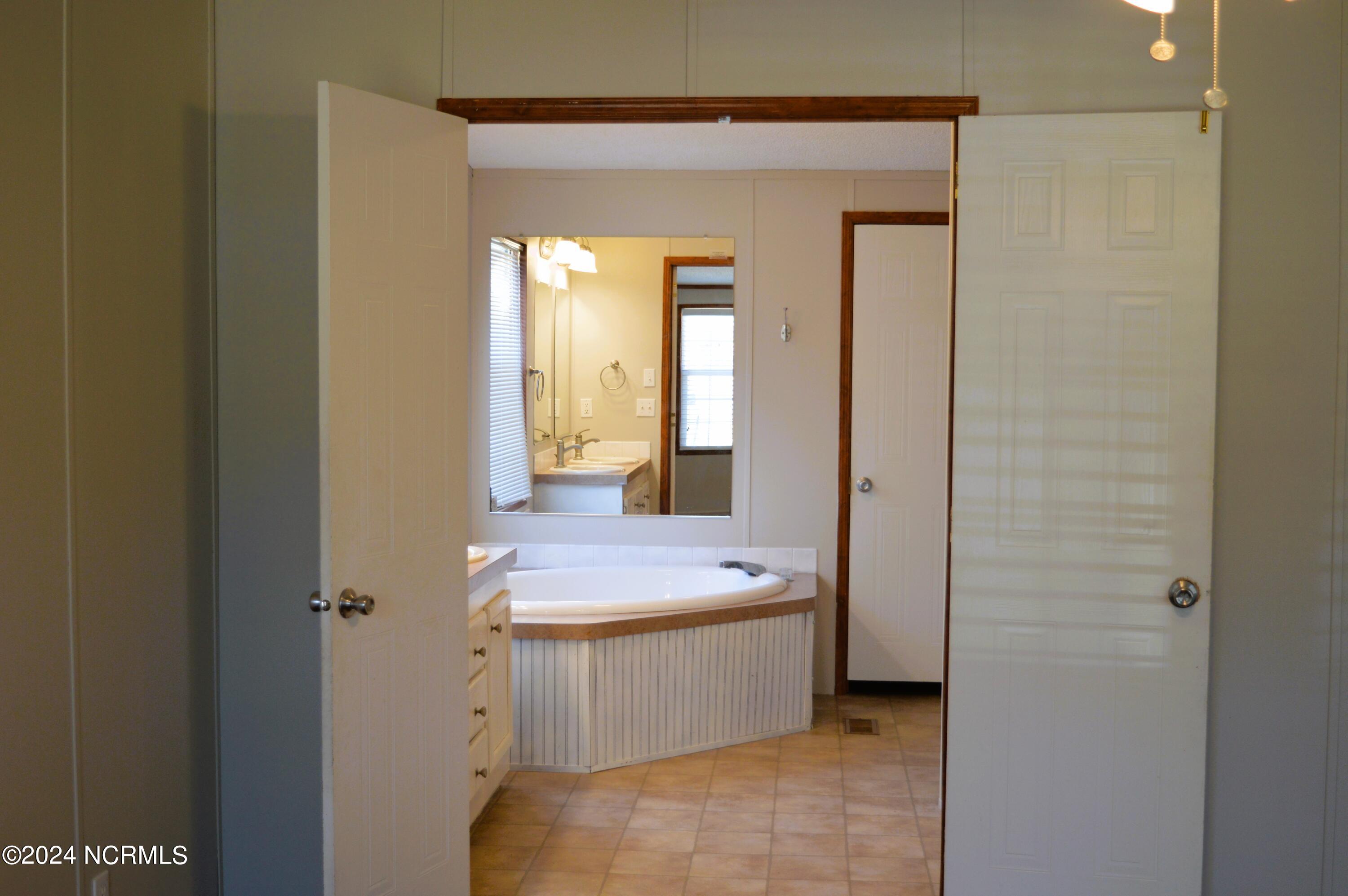 1886 Pelican Point Court SE