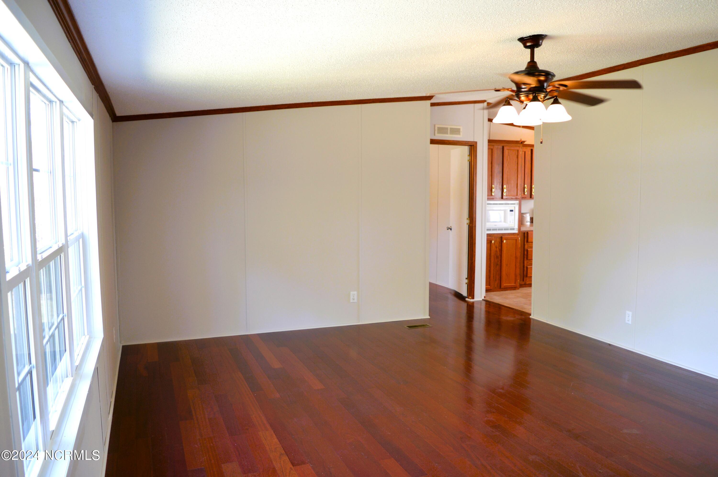 1886 Pelican Point Court SE