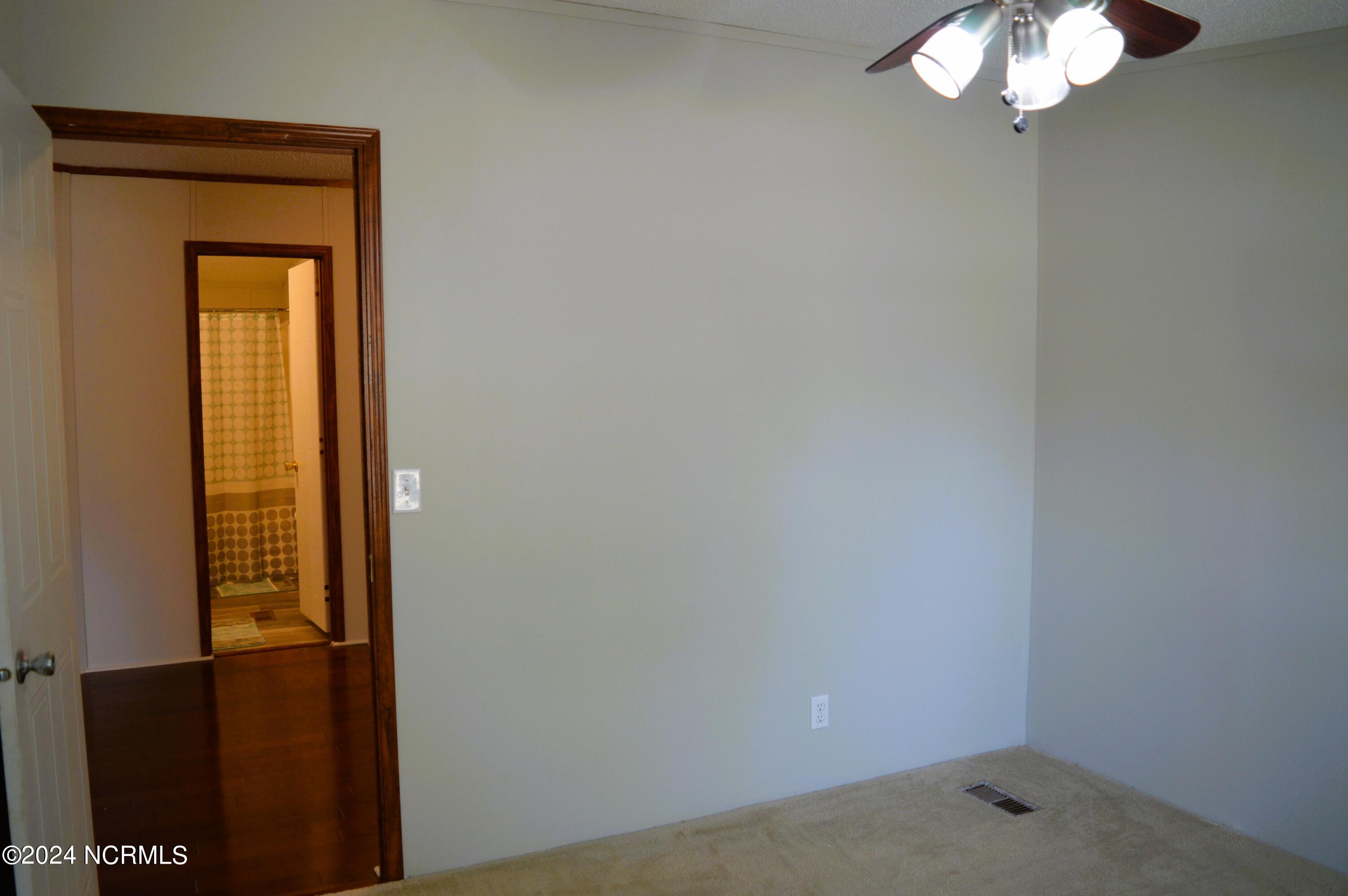 1886 Pelican Point Court SE