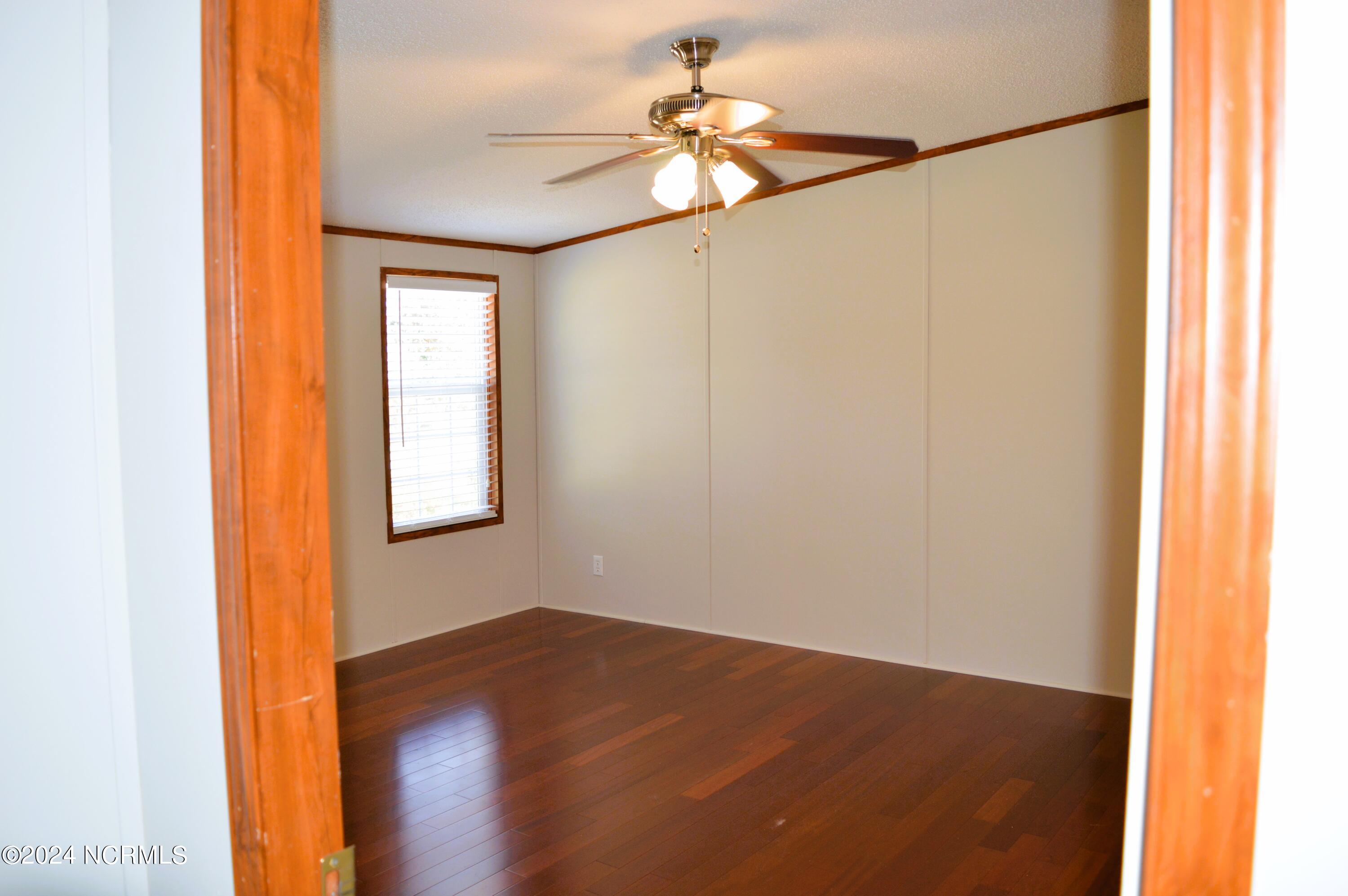 1886 Pelican Point Court SE