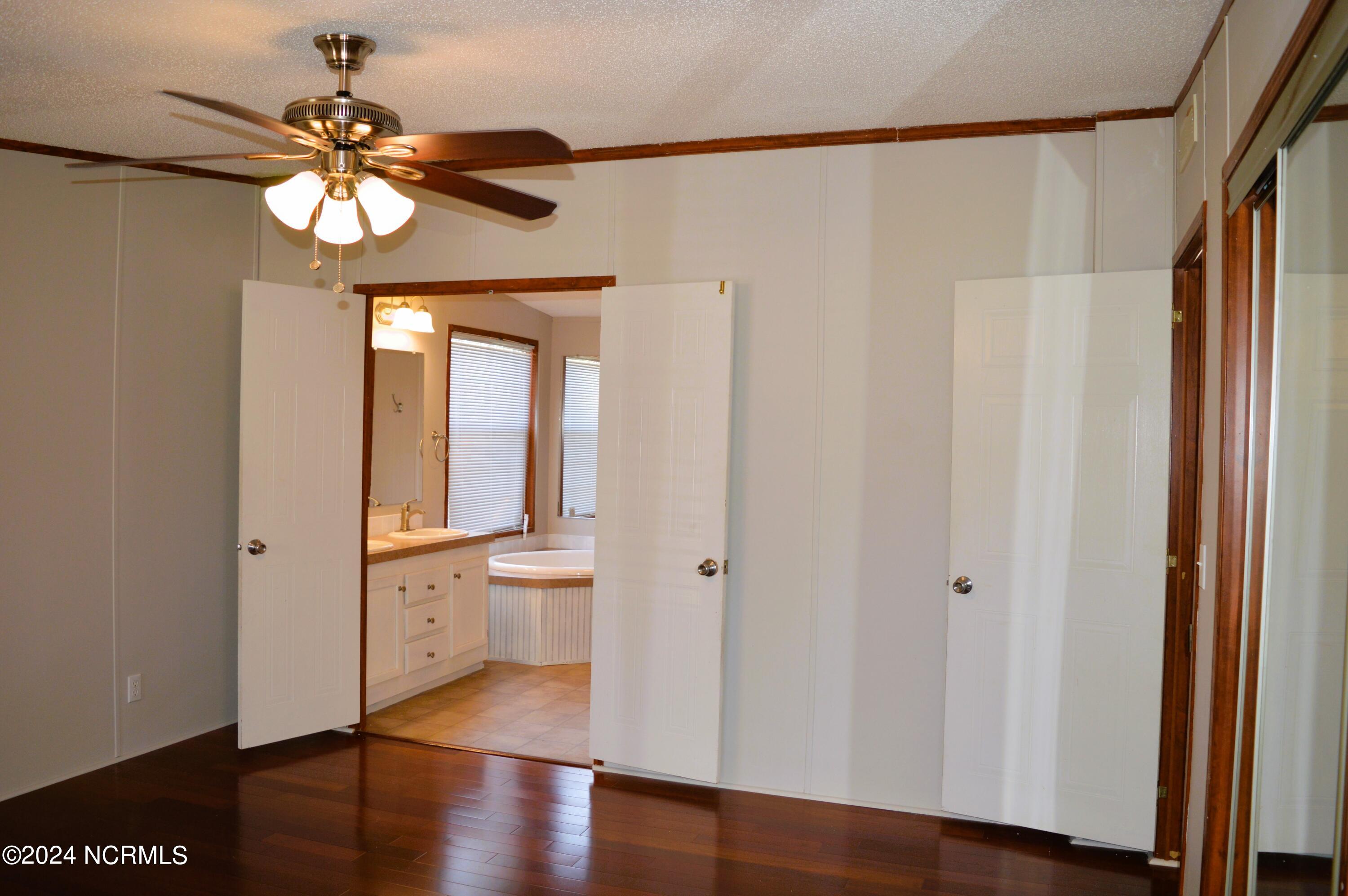 1886 Pelican Point Court SE